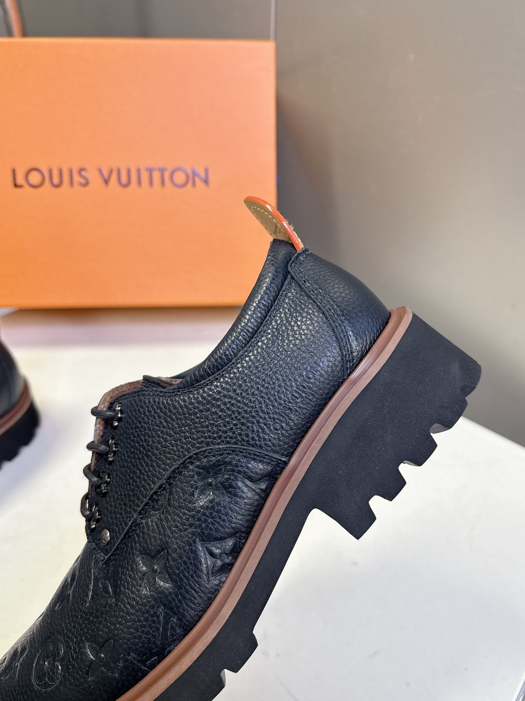 Louis Vuitton路易威登春夏最新款压纹厚底德比皮鞋 超多明星网红种草 属于品牌标志性的“工装风