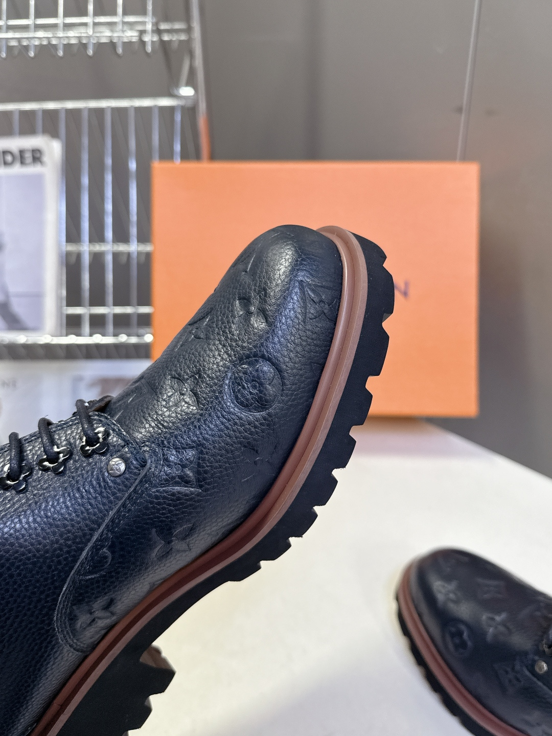 Louis Vuitton路易威登春夏最新款压纹厚底德比皮鞋 超多明星网红种草 属于品牌标志性的“工装风