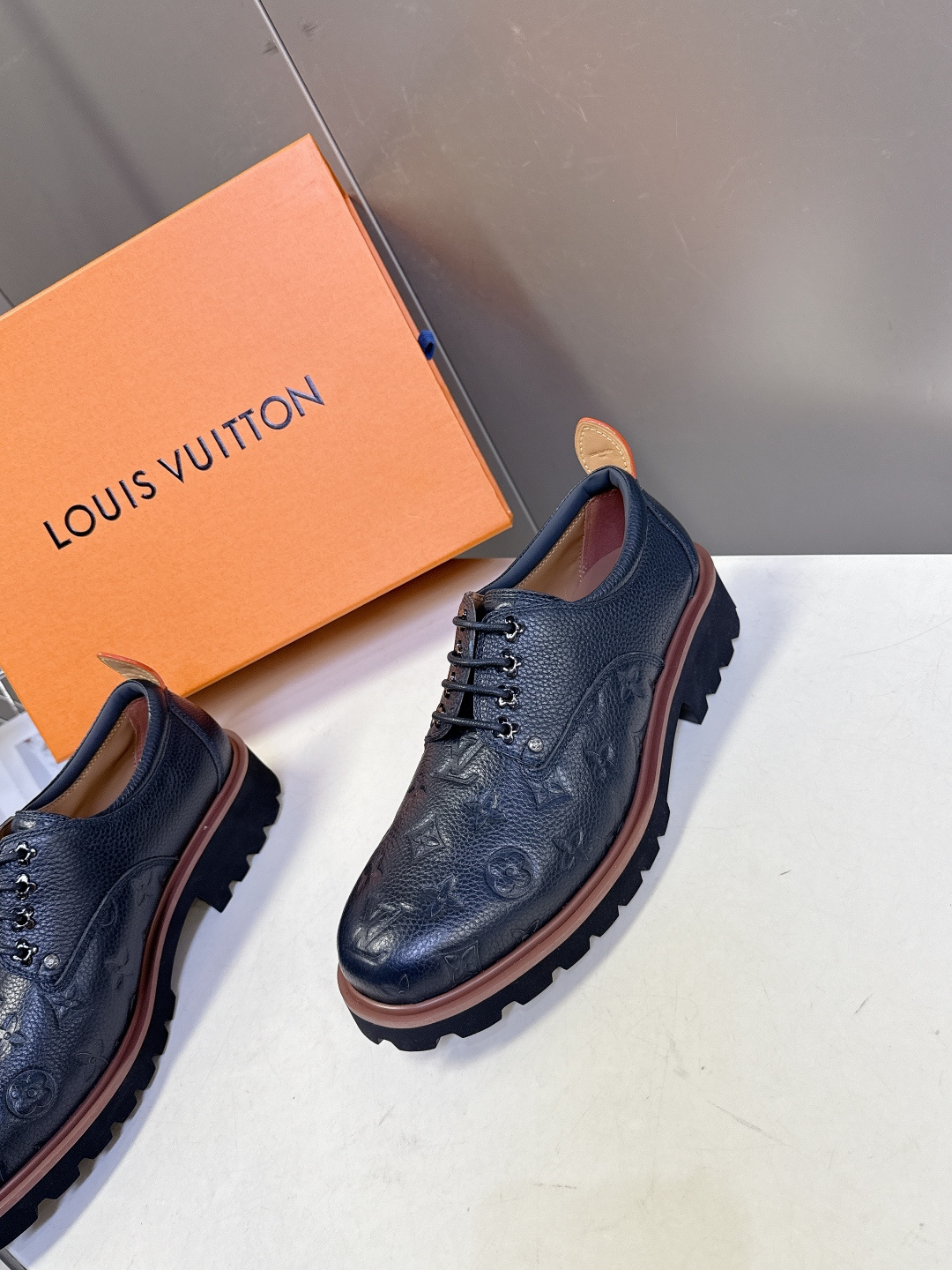 Louis Vuitton路易威登春夏最新款压纹厚底德比皮鞋 超多明星网红种草 属于品牌标志性的“工装风