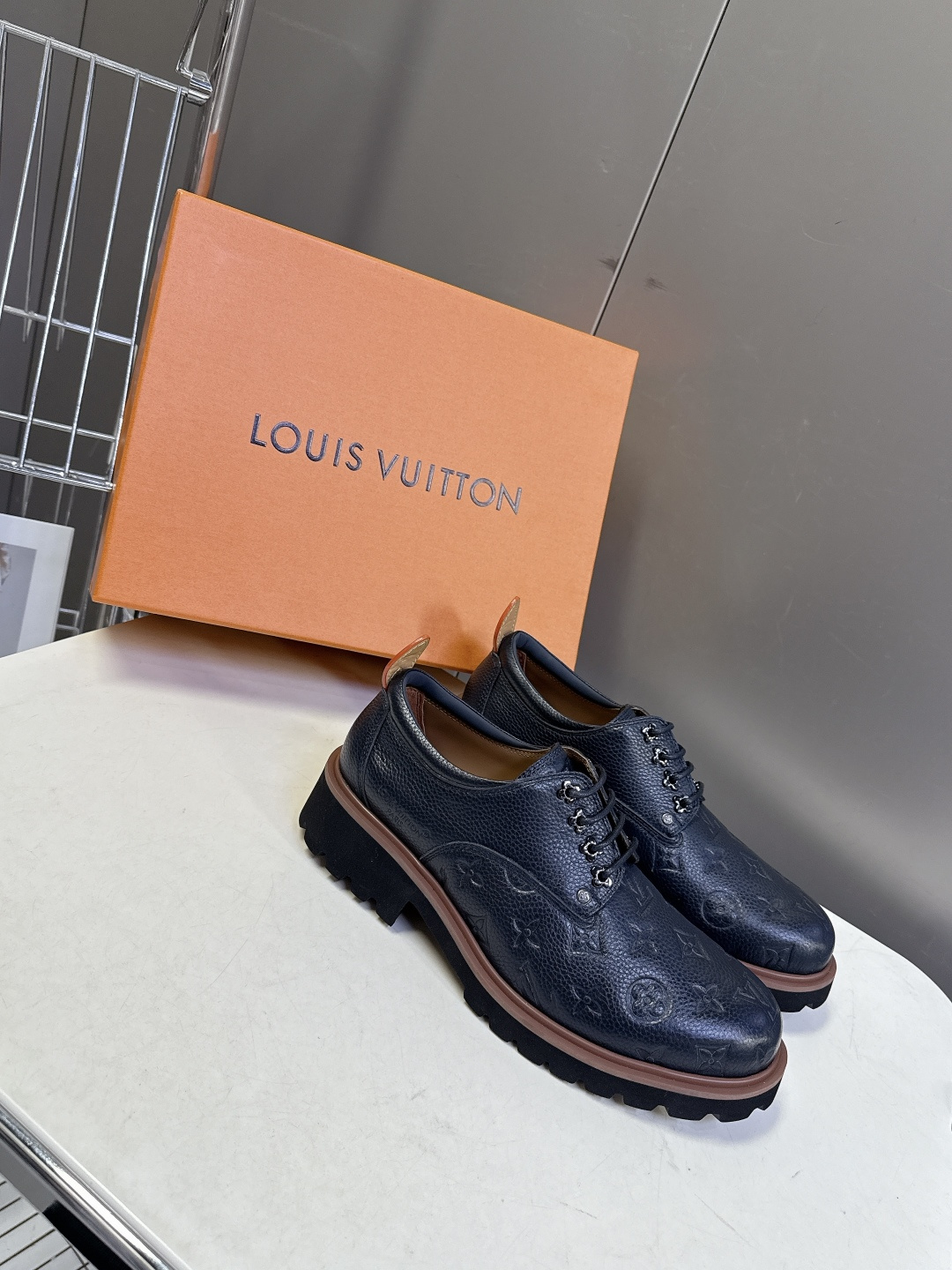 Louis Vuitton路易威登春夏最新款压纹厚底德比皮鞋 超多明星网红种草 属于品牌标志性的“工装风