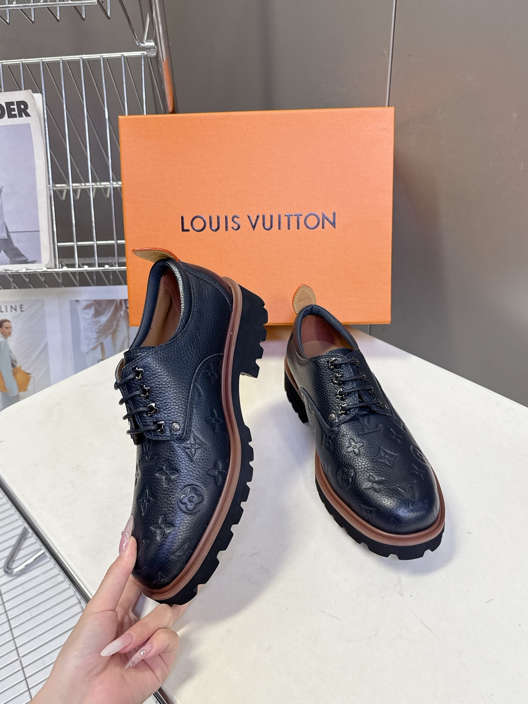 Louis Vuitton路易威登春夏最新款压纹厚底德比皮鞋 超多明星网红种草 属于品牌标志性的“工装风