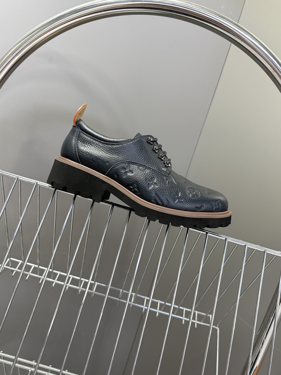 Louis Vuitton路易威登春夏最新款压纹厚底德比皮鞋 超多明星网红种草 属于品牌标志性的“工装风