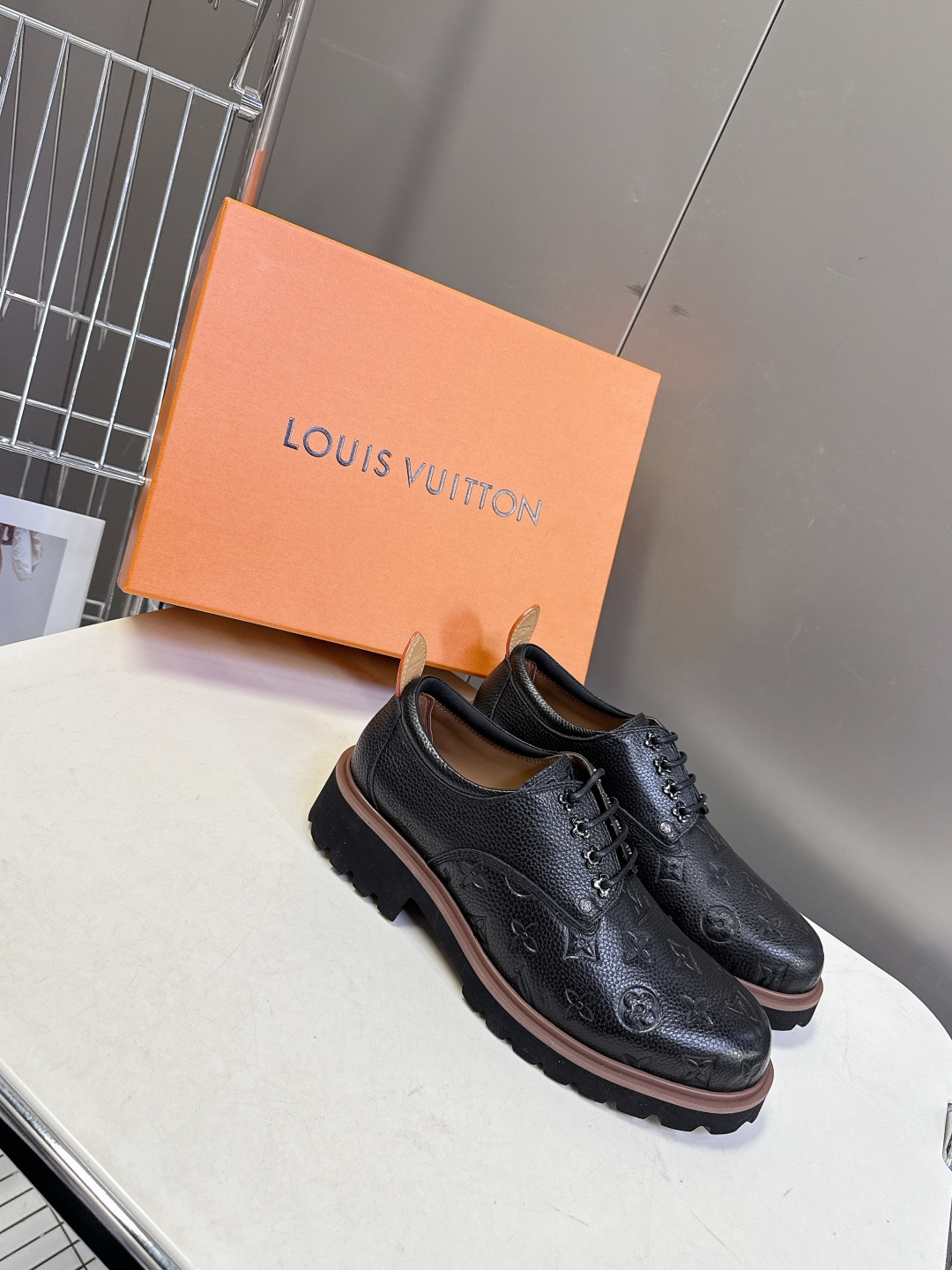 Louis Vuitton路易威登春夏最新款压纹厚底德比皮鞋 超多明星网红种草 属于品牌标志性的“工装风