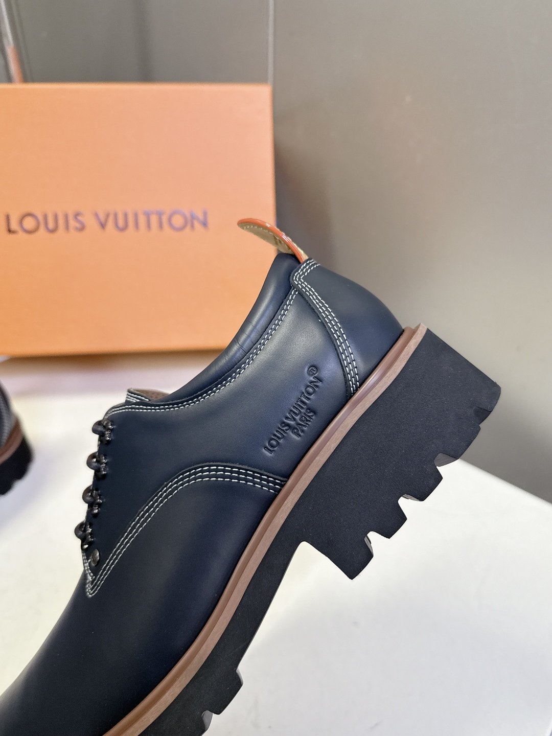 Louis Vuitton路易威登春夏最新款压纹厚底德比皮鞋 超多明星网红种草 属于品牌标志性的“工装风