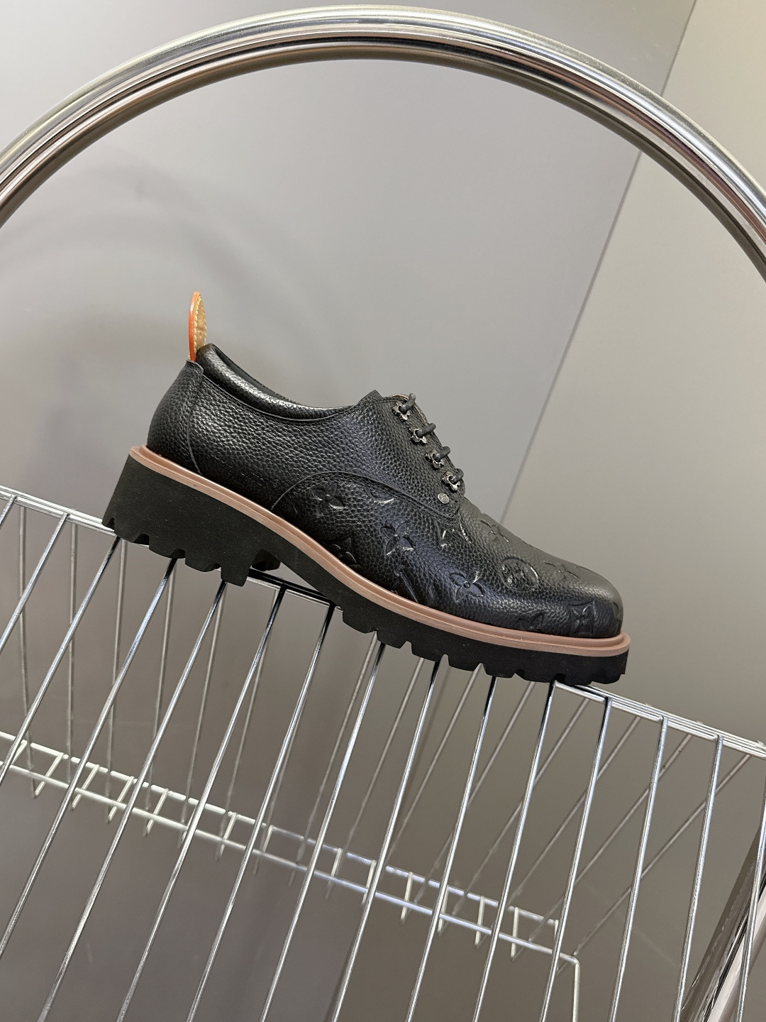 Louis Vuitton路易威登春夏最新款压纹厚底德比皮鞋 超多明星网红种草 属于品牌标志性的“工装风