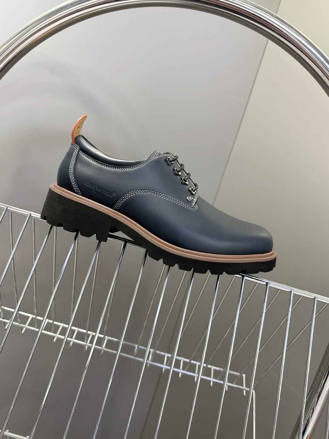 Louis Vuitton路易威登春夏最新款压纹厚底德比皮鞋 超多明星网红种草 属于品牌标志性的“工装风