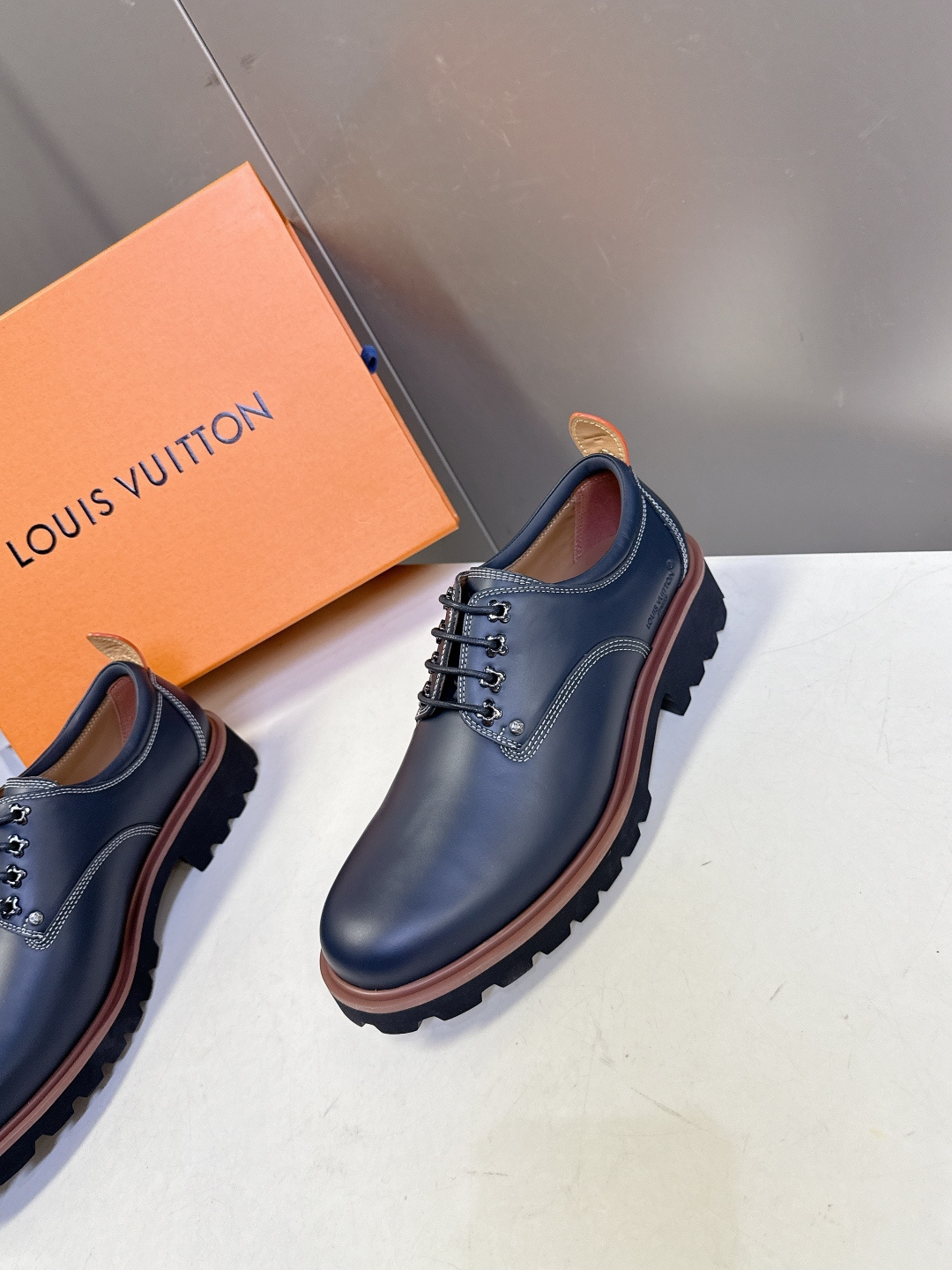 Louis Vuitton路易威登春夏最新款压纹厚底德比皮鞋 超多明星网红种草 属于品牌标志性的“工装风