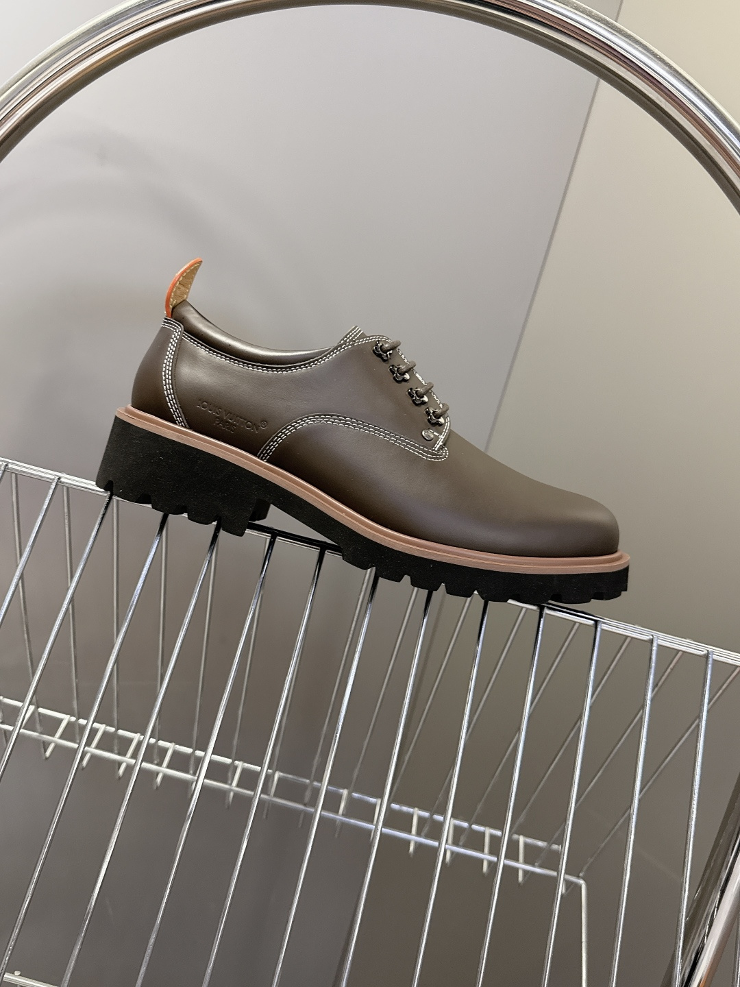 Louis Vuitton路易威登春夏最新款压纹厚底德比皮鞋 超多明星网红种草 属于品牌标志性的“工装风