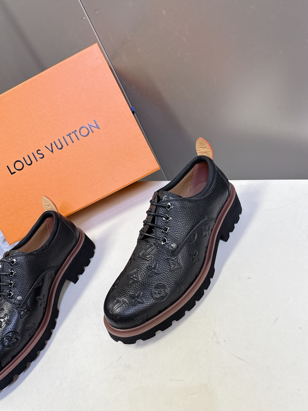 Louis Vuitton路易威登春夏最新款压纹厚底德比皮鞋 超多明星网红种草 属于品牌标志性的“工装风