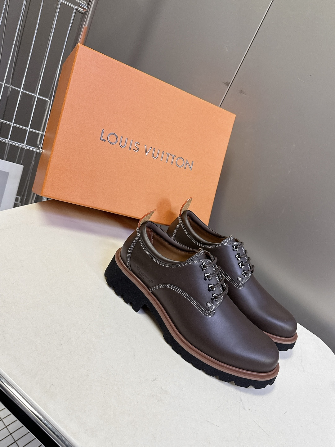 Louis Vuitton路易威登春夏最新款压纹厚底德比皮鞋 超多明星网红种草 属于品牌标志性的“工装风