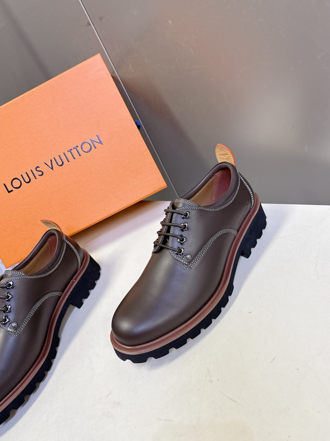 Louis Vuitton路易威登春夏最新款压纹厚底德比皮鞋 超多明星网红种草 属于品牌标志性的“工装风