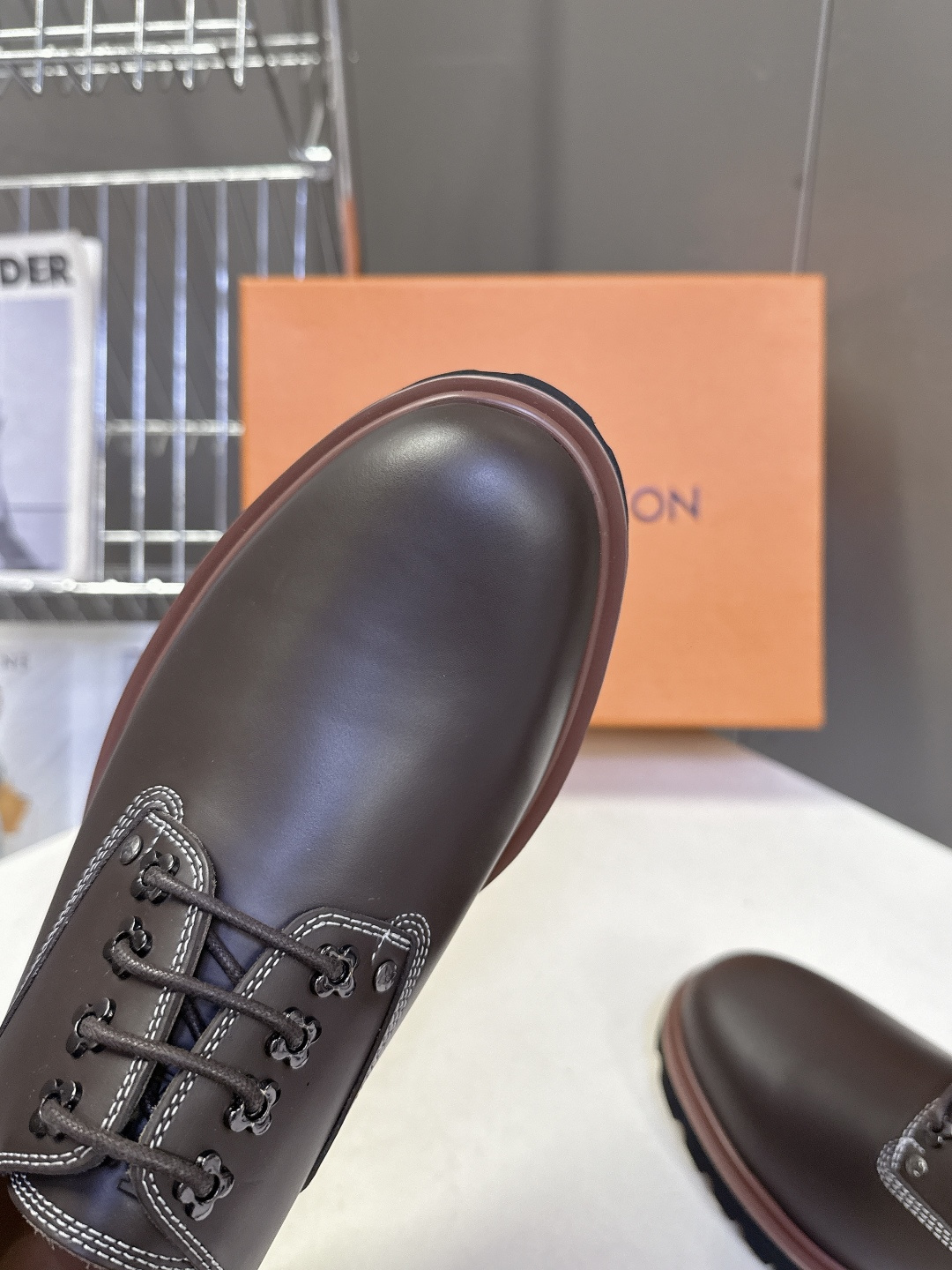 Louis Vuitton路易威登春夏最新款压纹厚底德比皮鞋 超多明星网红种草 属于品牌标志性的“工装风