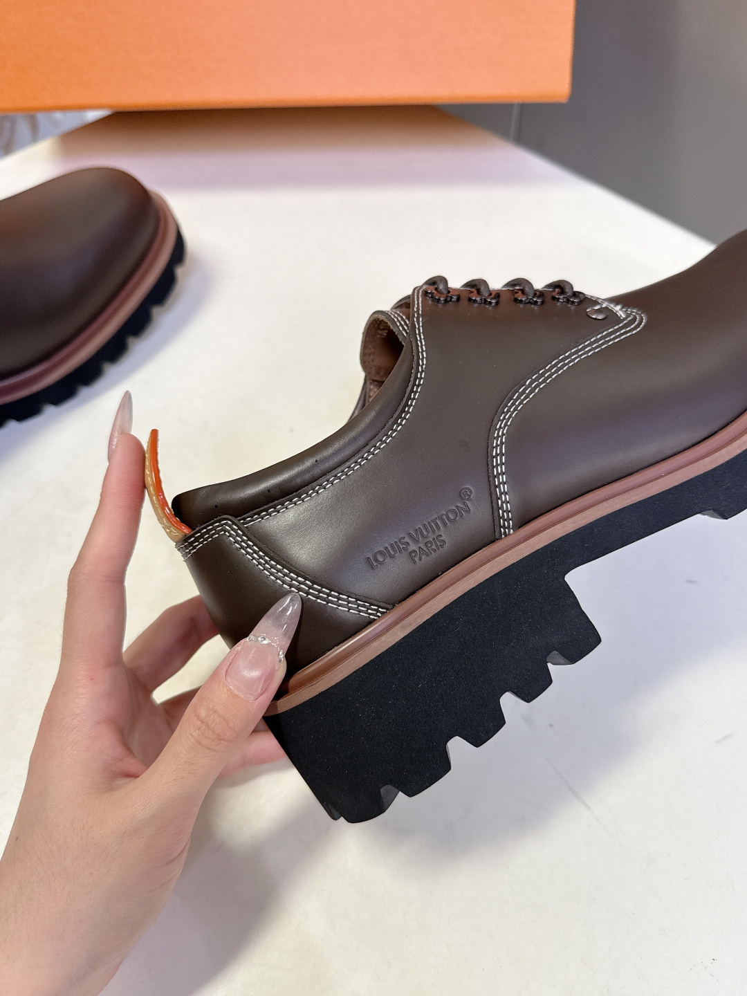 Louis Vuitton路易威登春夏最新款压纹厚底德比皮鞋 超多明星网红种草 属于品牌标志性的“工装风