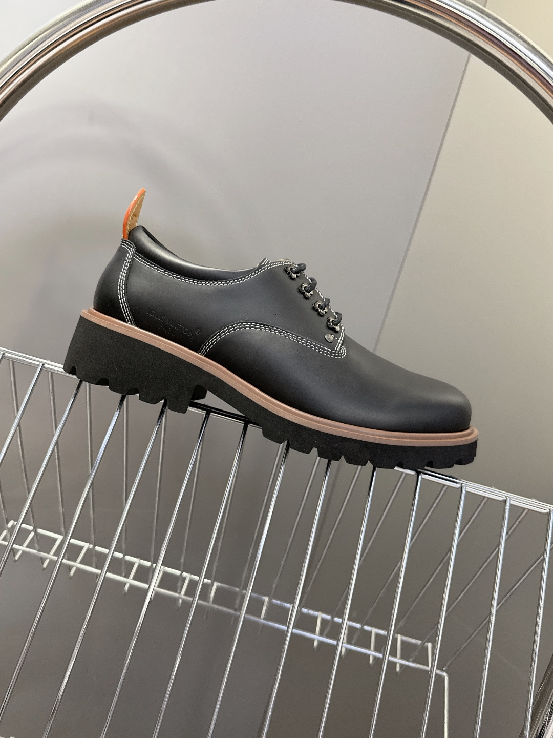 Louis Vuitton路易威登春夏最新款压纹厚底德比皮鞋 超多明星网红种草 属于品牌标志性的“工装风