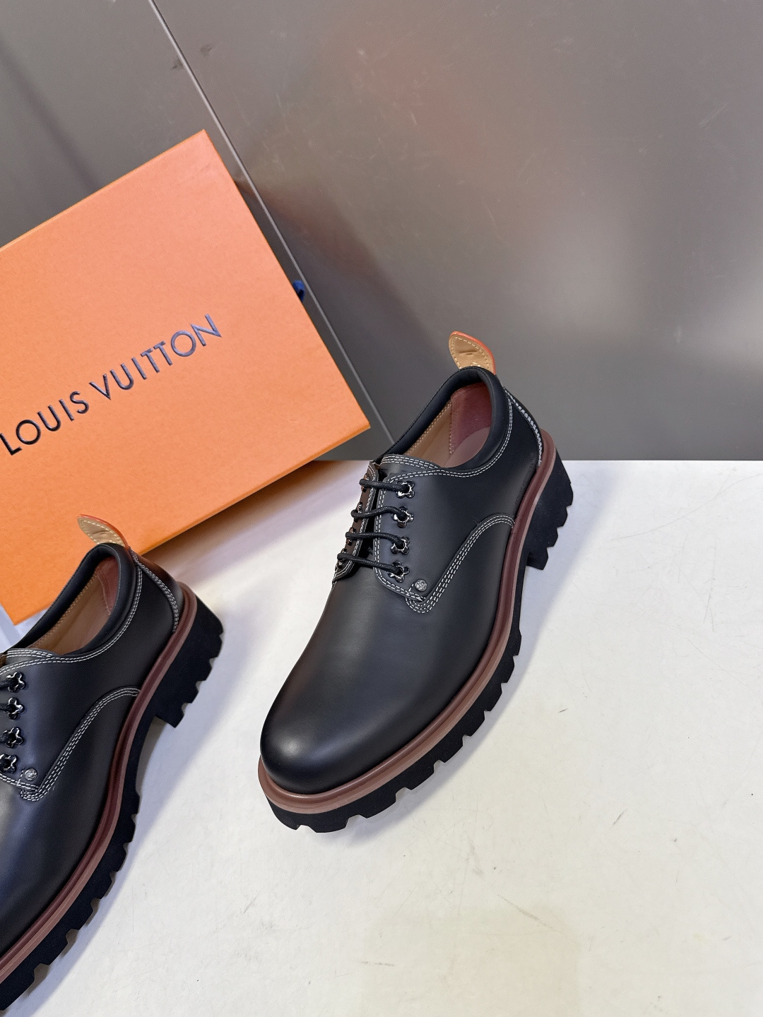 Louis Vuitton路易威登春夏最新款压纹厚底德比皮鞋 超多明星网红种草 属于品牌标志性的“工装风