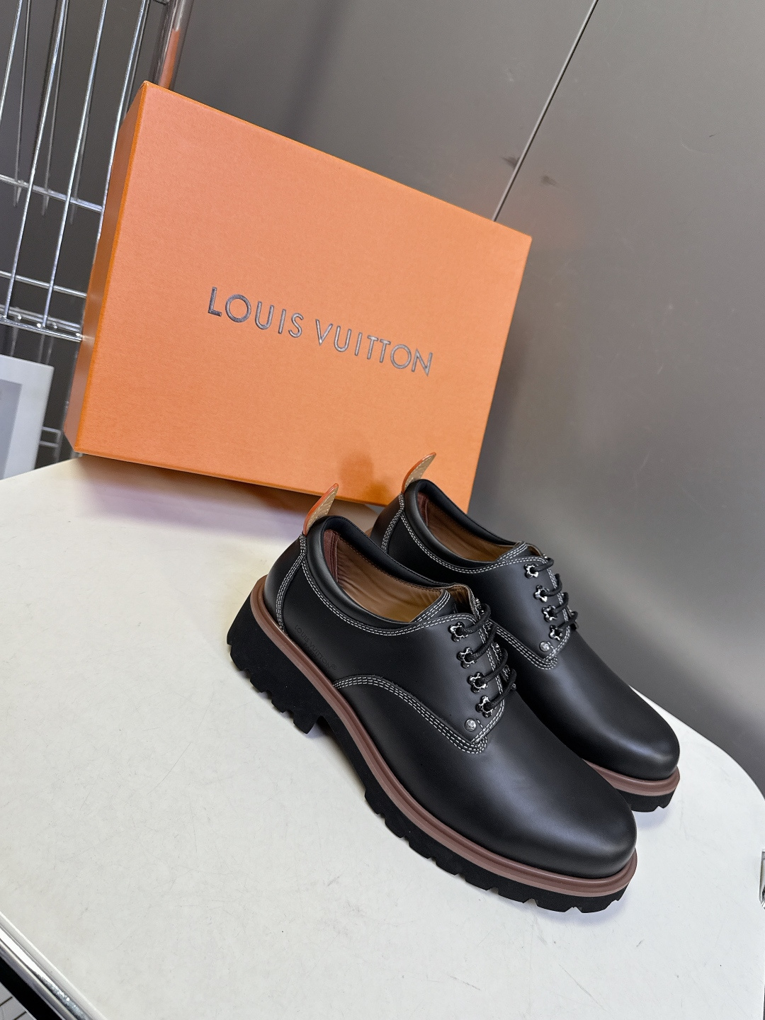 Louis Vuitton路易威登春夏最新款压纹厚底德比皮鞋 超多明星网红种草 属于品牌标志性的“工装风