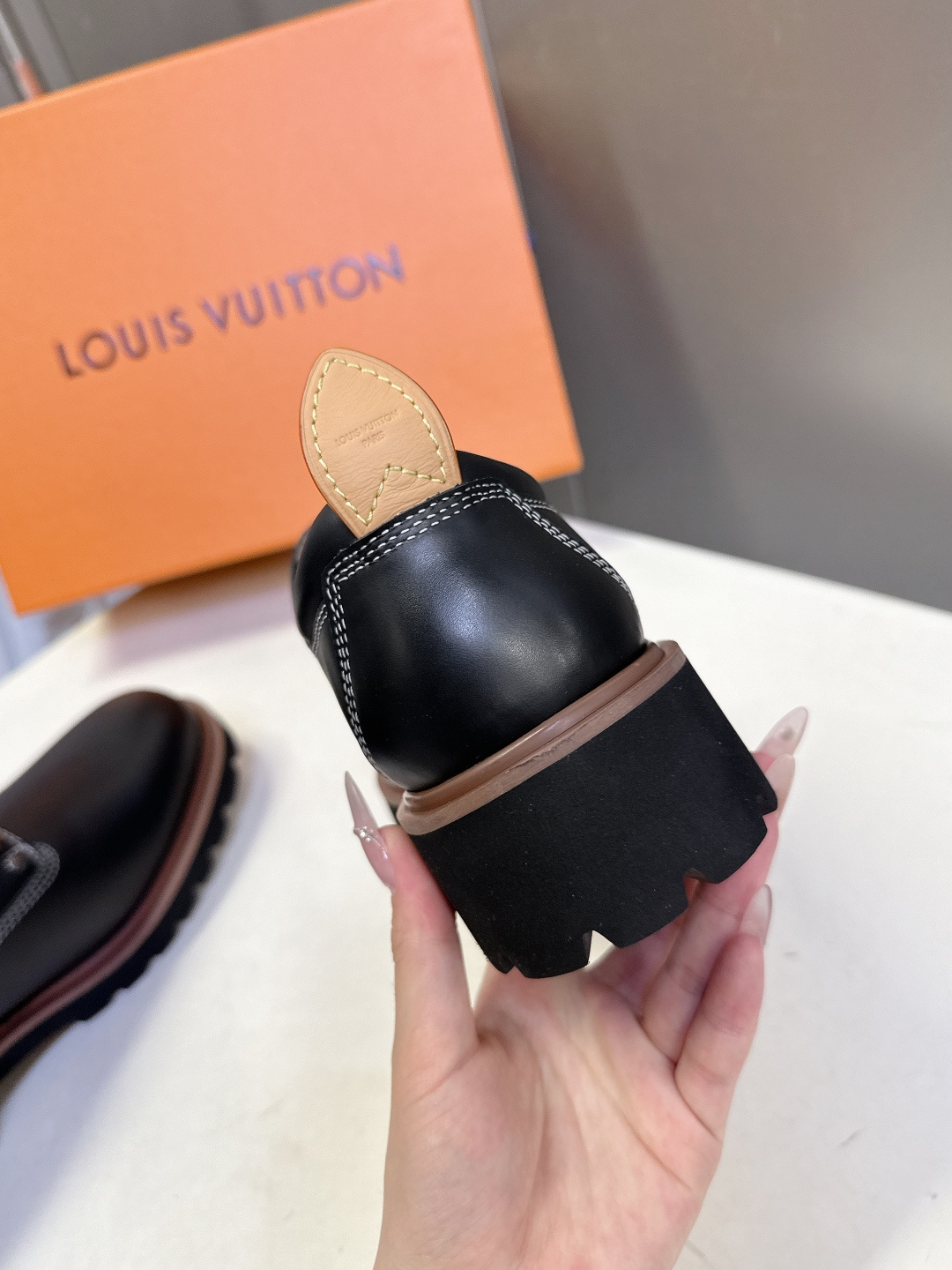 Louis Vuitton路易威登春夏最新款压纹厚底德比皮鞋 超多明星网红种草 属于品牌标志性的“工装风