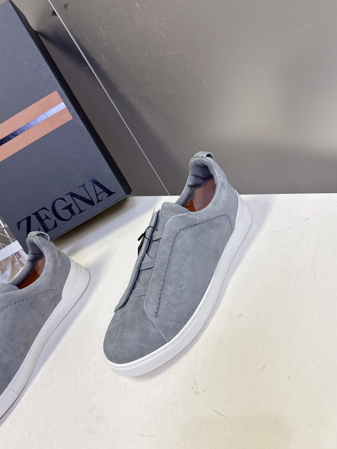杰尼亚Ermenegildo Zegna春夏最新款一脚蹬休闲鞋超多明星网红种草 属于品牌标志性的“老钱风