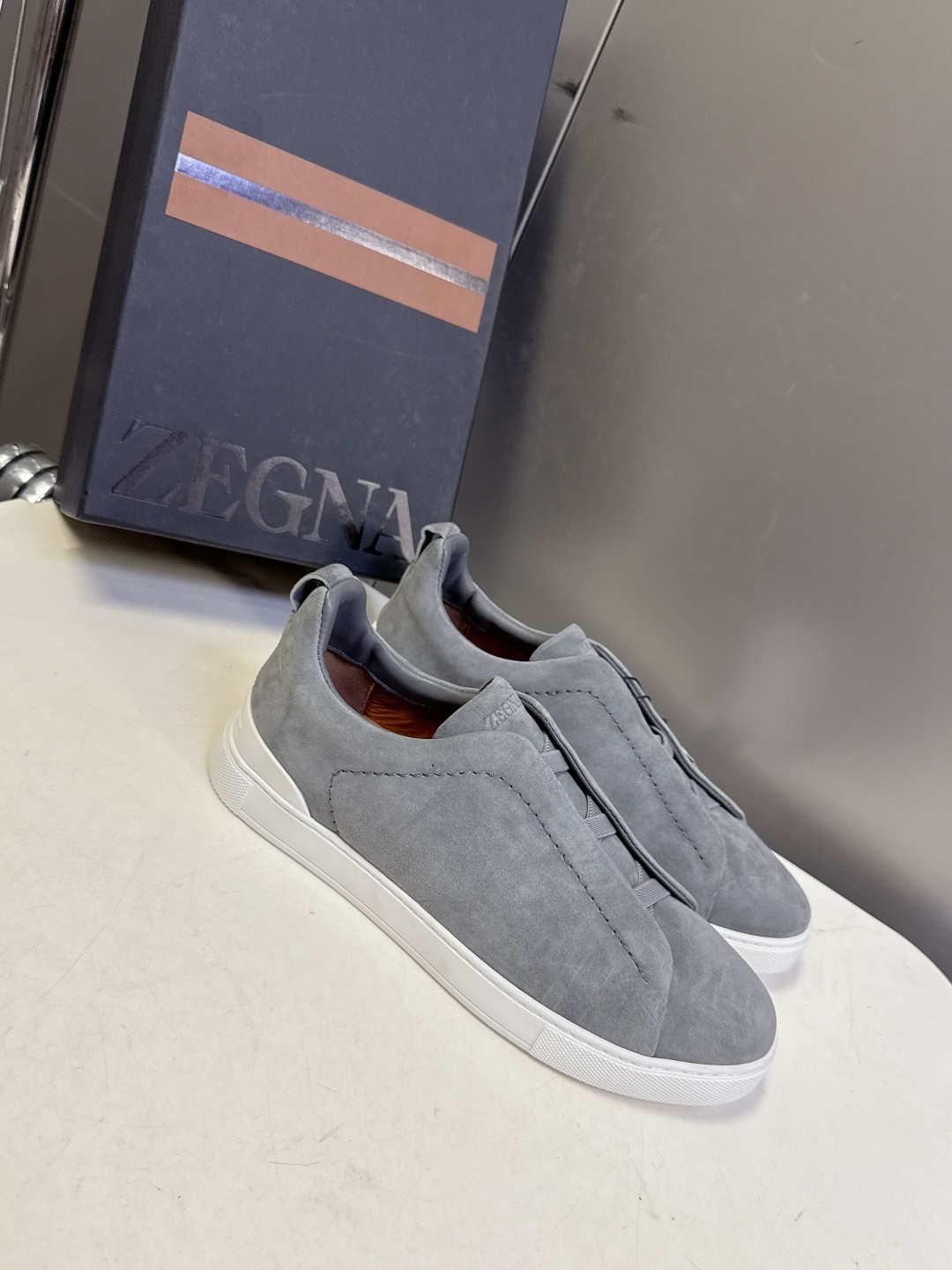 杰尼亚Ermenegildo Zegna春夏最新款一脚蹬休闲鞋超多明星网红种草 属于品牌标志性的“老钱风