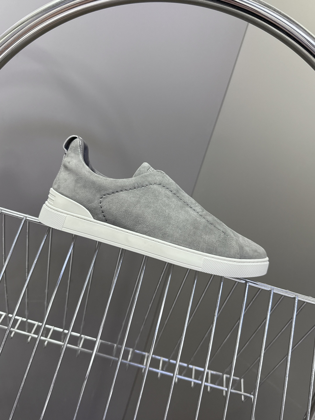 杰尼亚Ermenegildo Zegna春夏最新款一脚蹬休闲鞋超多明星网红种草 属于品牌标志性的“老钱风