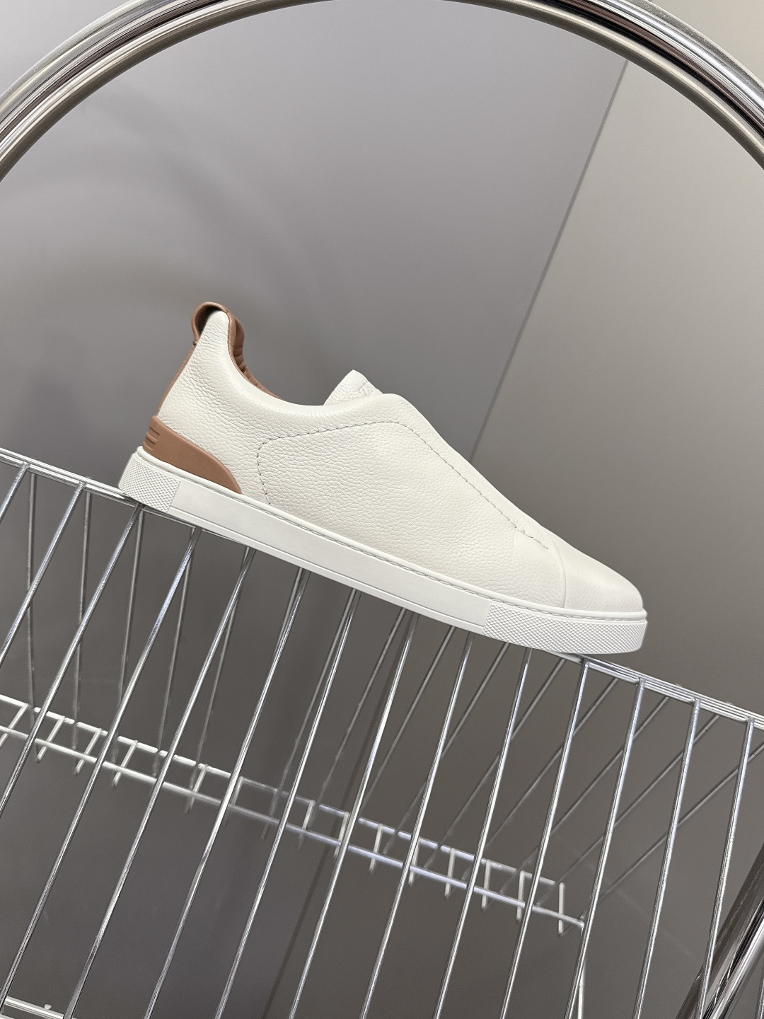 杰尼亚Ermenegildo Zegna春夏最新款一脚蹬休闲鞋超多明星网红种草 属于品牌标志性的“老钱风