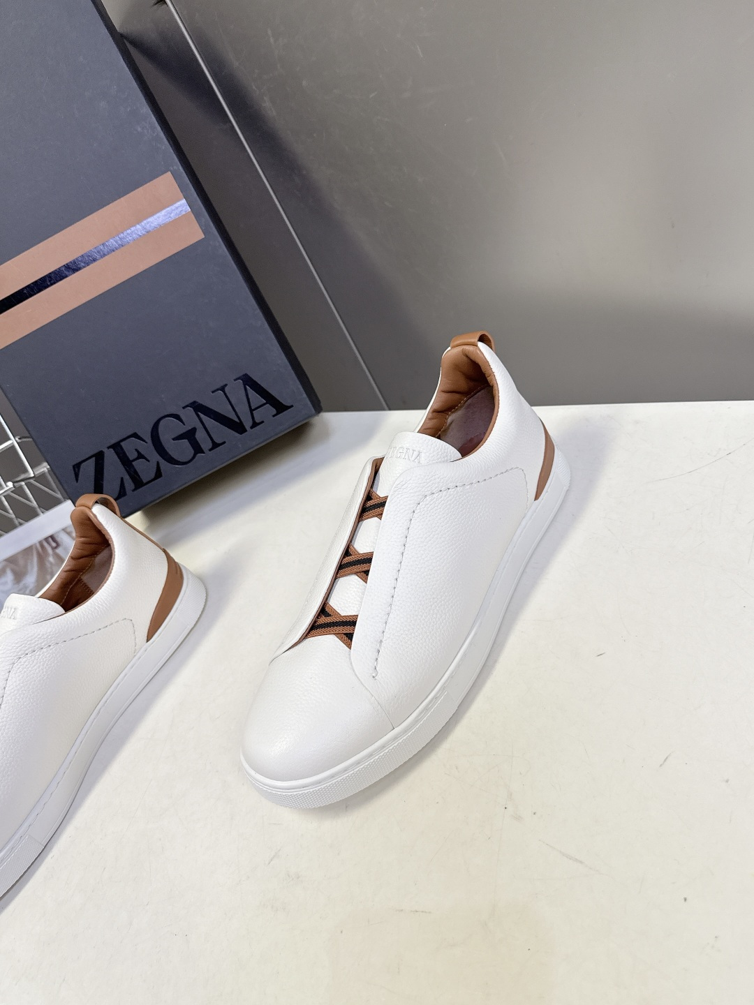 杰尼亚Ermenegildo Zegna春夏最新款一脚蹬休闲鞋超多明星网红种草 属于品牌标志性的“老钱风