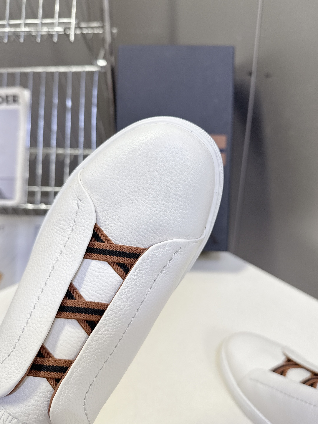 杰尼亚Ermenegildo Zegna春夏最新款一脚蹬休闲鞋超多明星网红种草 属于品牌标志性的“老钱风