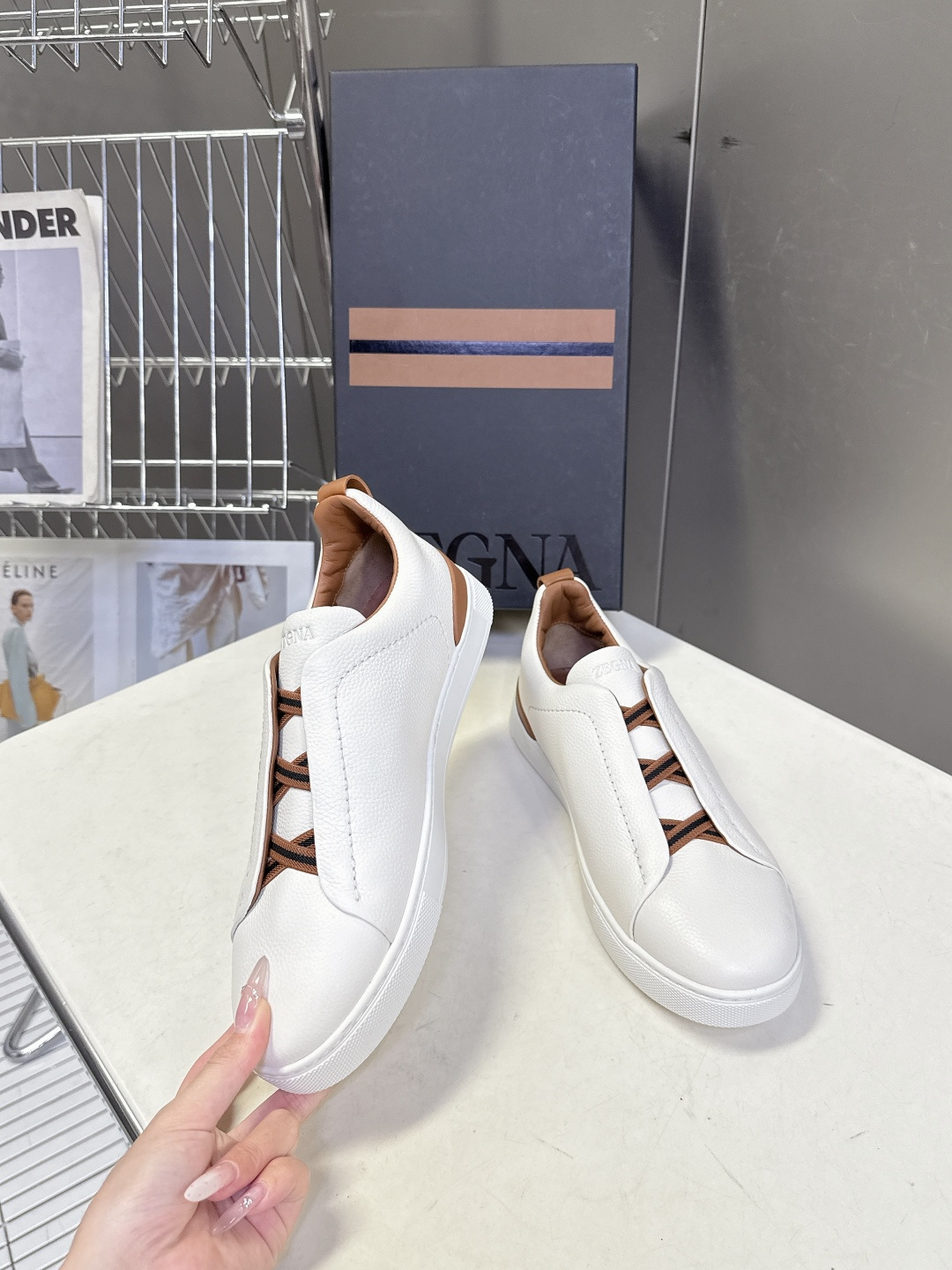 杰尼亚Ermenegildo Zegna春夏最新款一脚蹬休闲鞋超多明星网红种草 属于品牌标志性的“老钱风