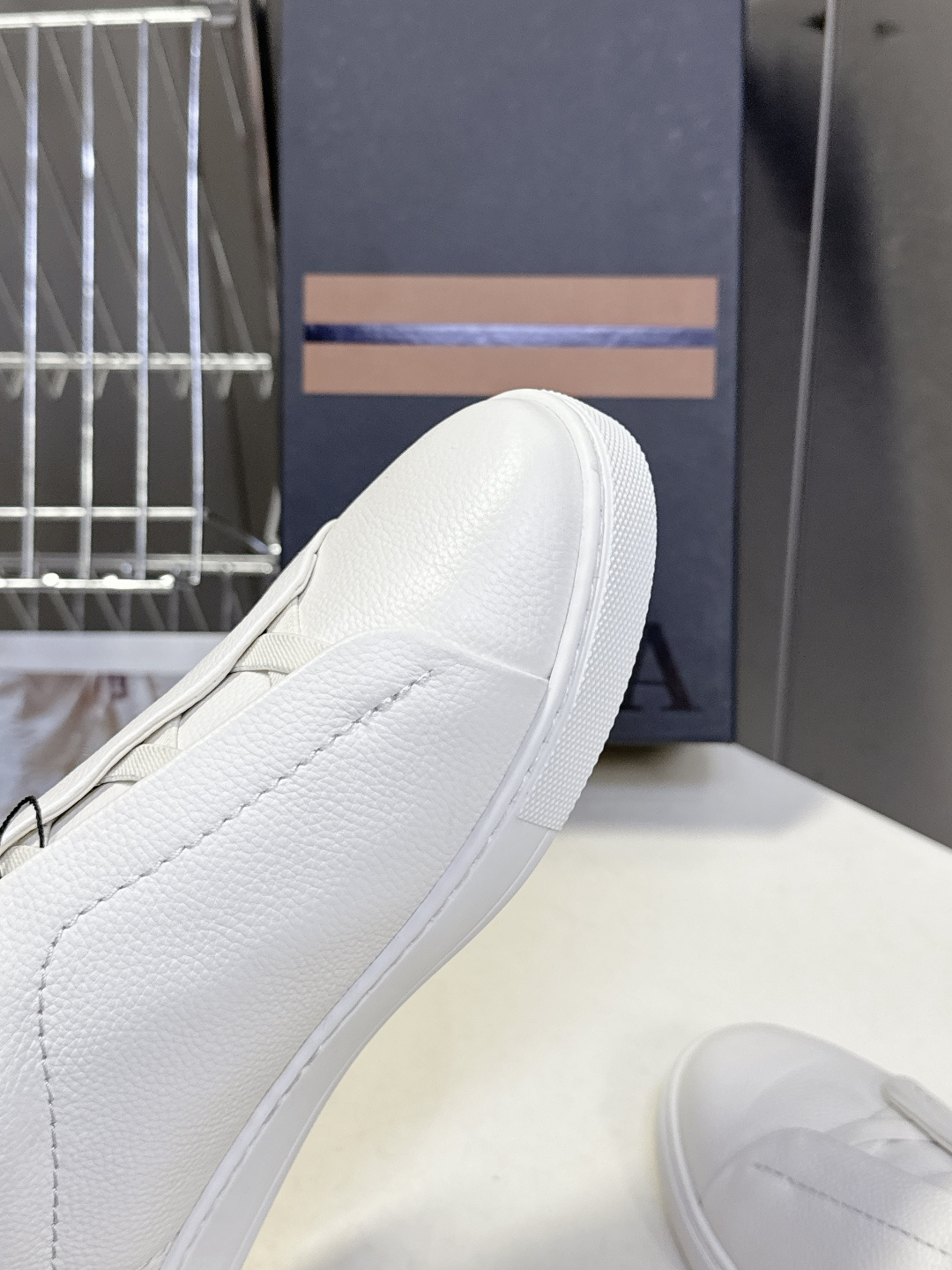 杰尼亚Ermenegildo Zegna春夏最新款一脚蹬休闲鞋超多明星网红种草 属于品牌标志性的“老钱风