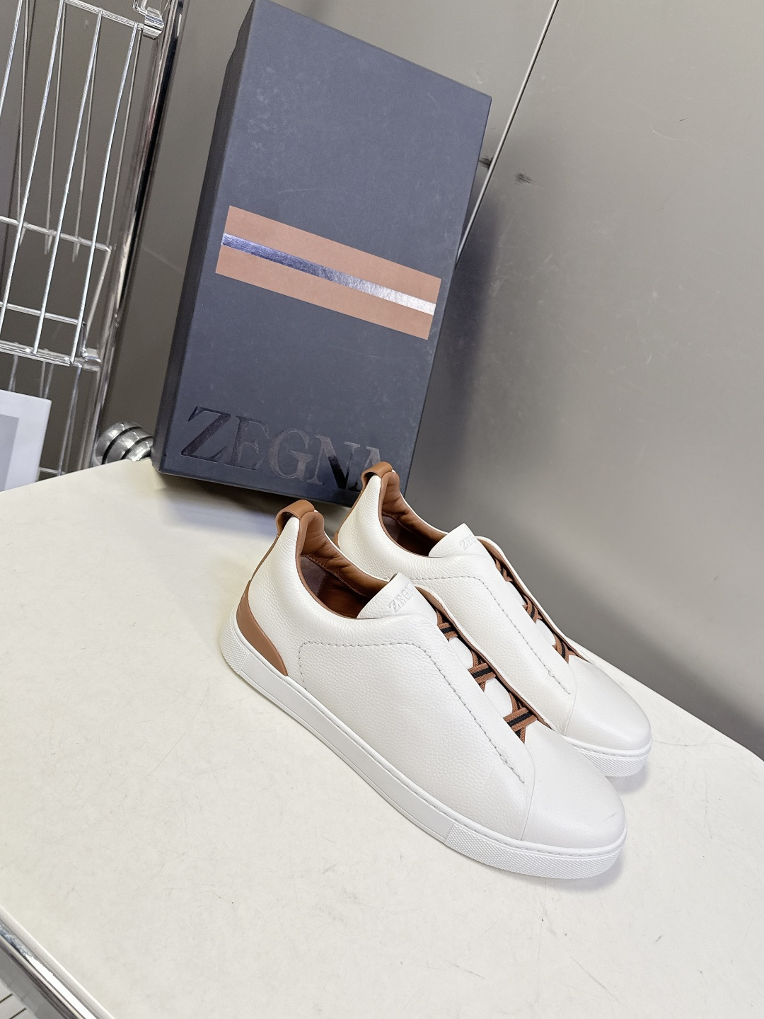 杰尼亚Ermenegildo Zegna春夏最新款一脚蹬休闲鞋超多明星网红种草 属于品牌标志性的“老钱风