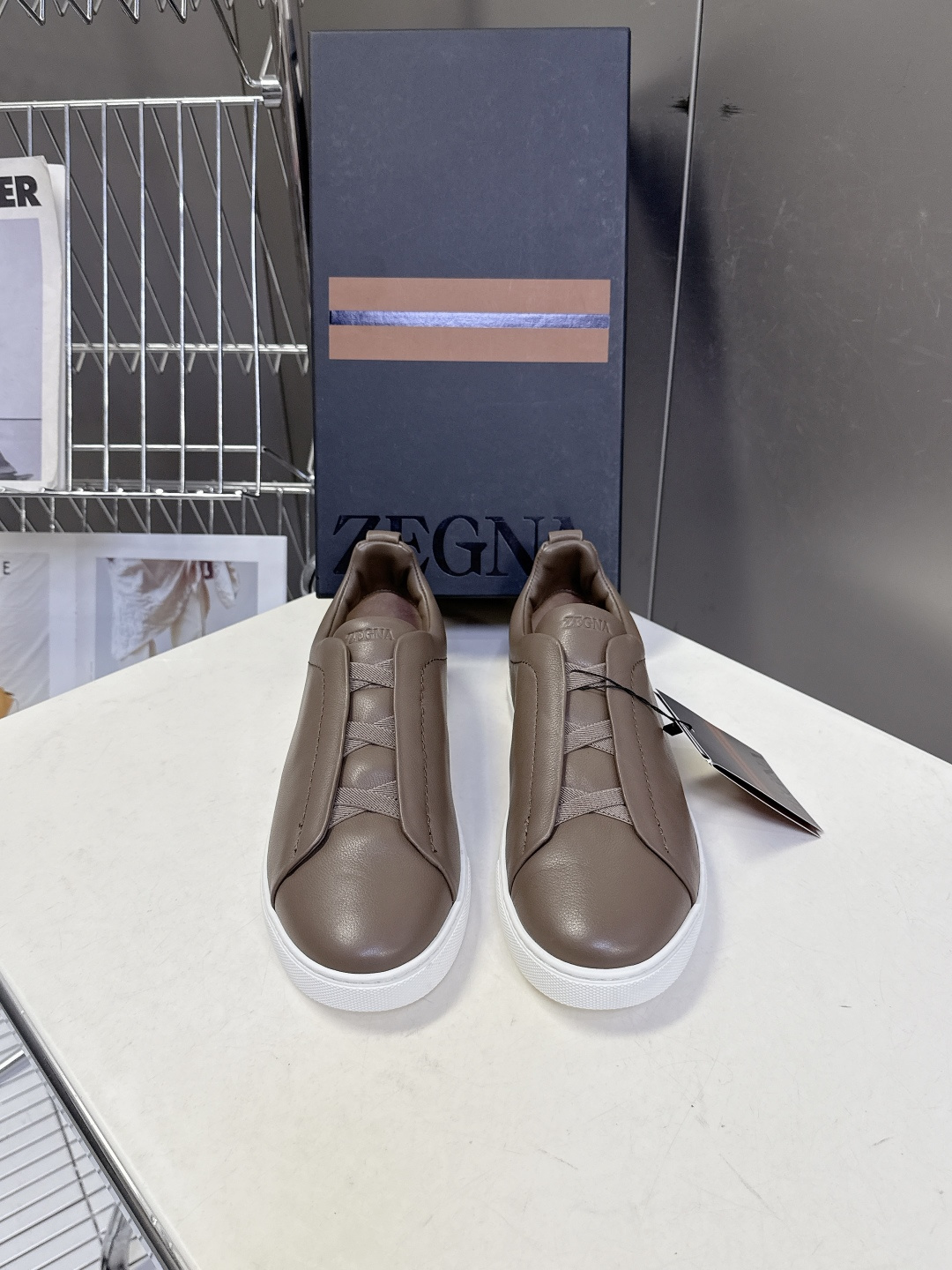 杰尼亚Ermenegildo Zegna春夏最新款一脚蹬休闲鞋超多明星网红种草 属于品牌标志性的“老钱风