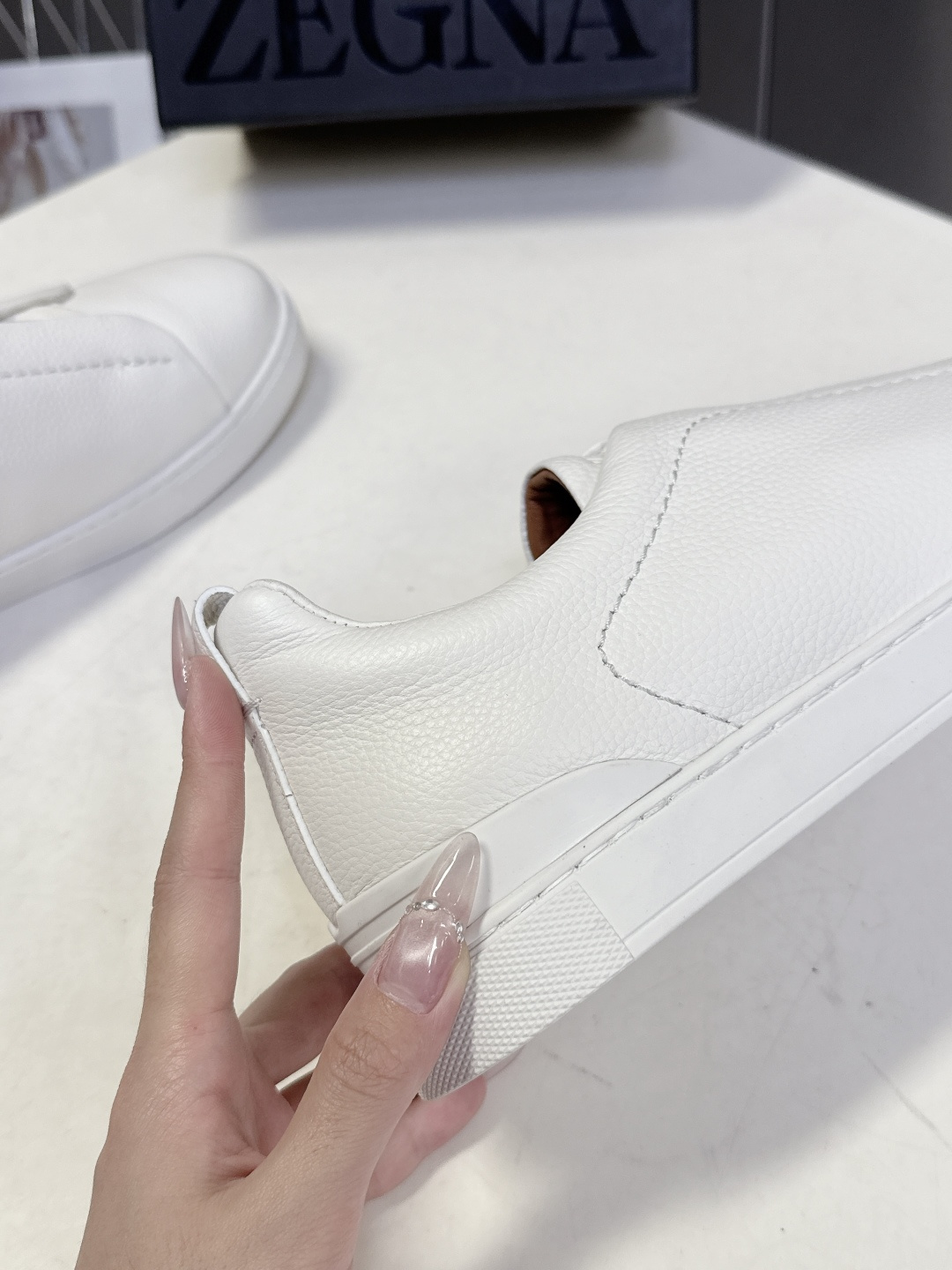 杰尼亚Ermenegildo Zegna春夏最新款一脚蹬休闲鞋超多明星网红种草 属于品牌标志性的“老钱风