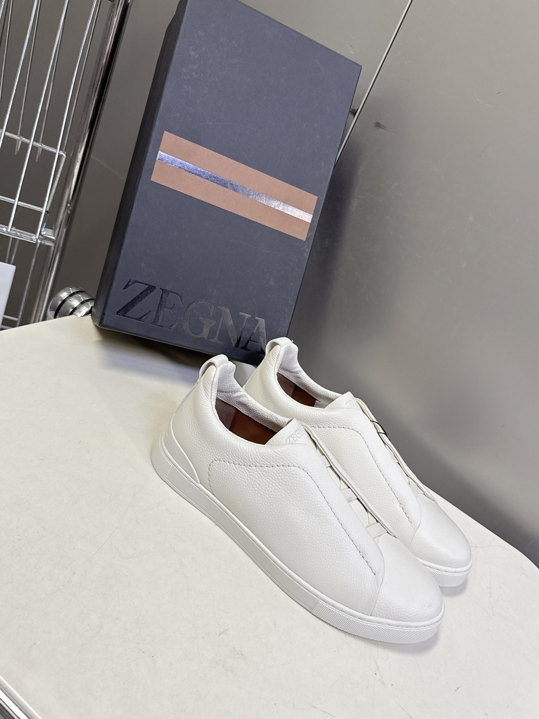 杰尼亚Ermenegildo Zegna春夏最新款一脚蹬休闲鞋超多明星网红种草 属于品牌标志性的“老钱风