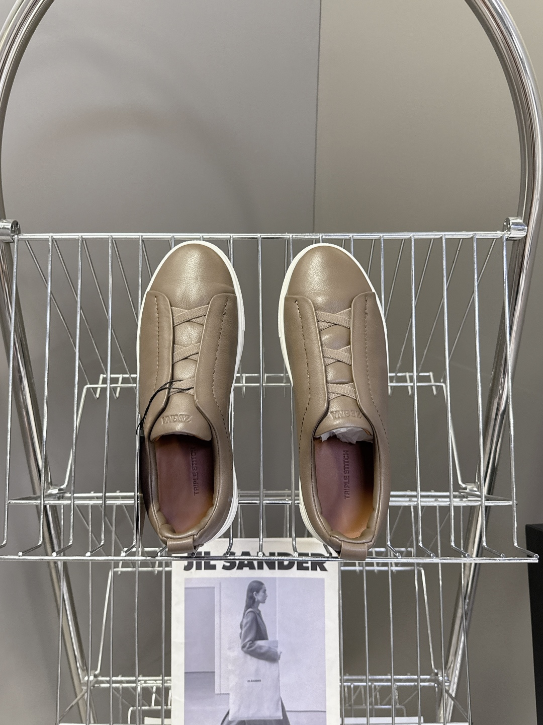 杰尼亚Ermenegildo Zegna春夏最新款一脚蹬休闲鞋超多明星网红种草 属于品牌标志性的“老钱风