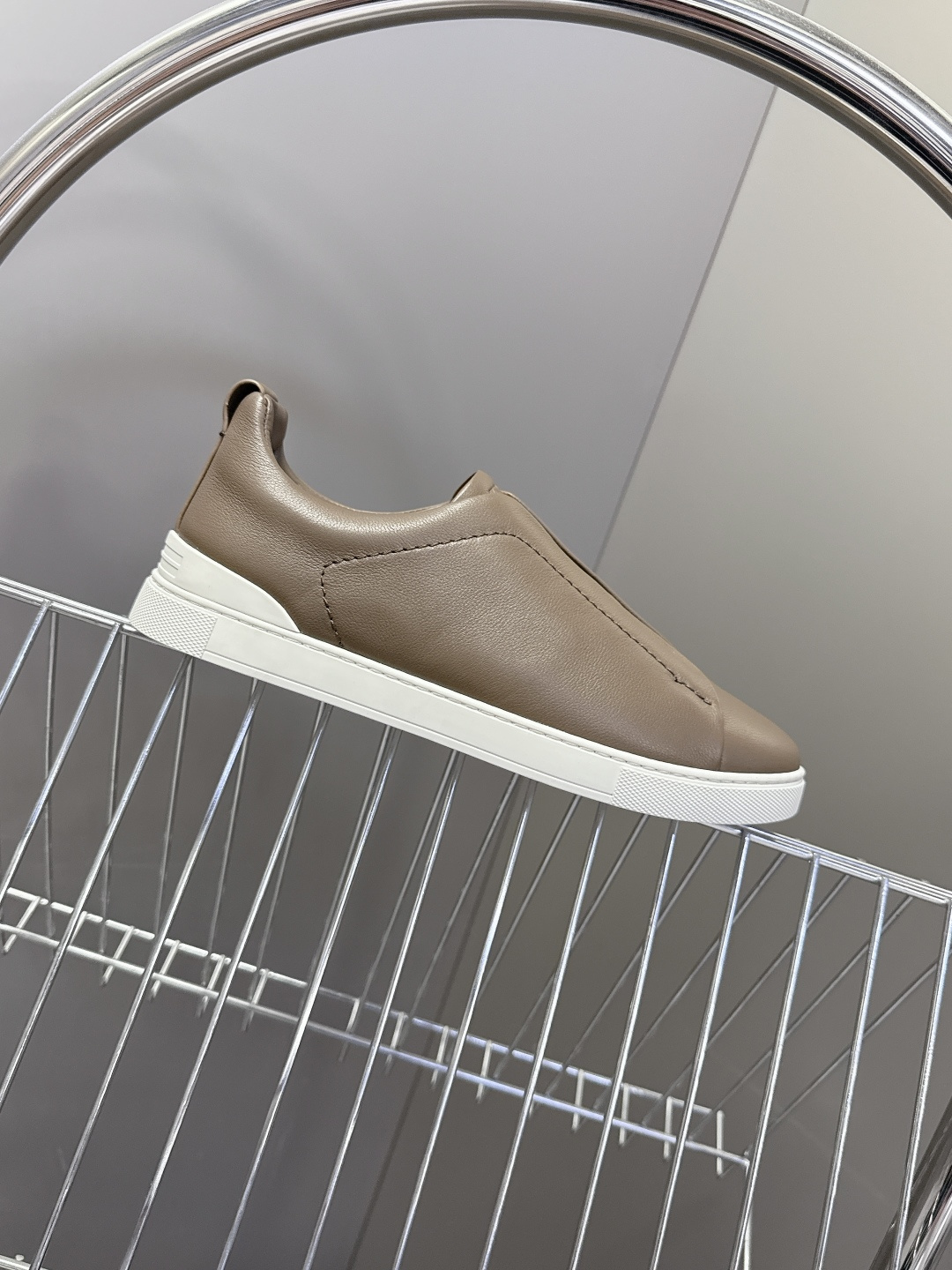 杰尼亚Ermenegildo Zegna春夏最新款一脚蹬休闲鞋超多明星网红种草 属于品牌标志性的“老钱风