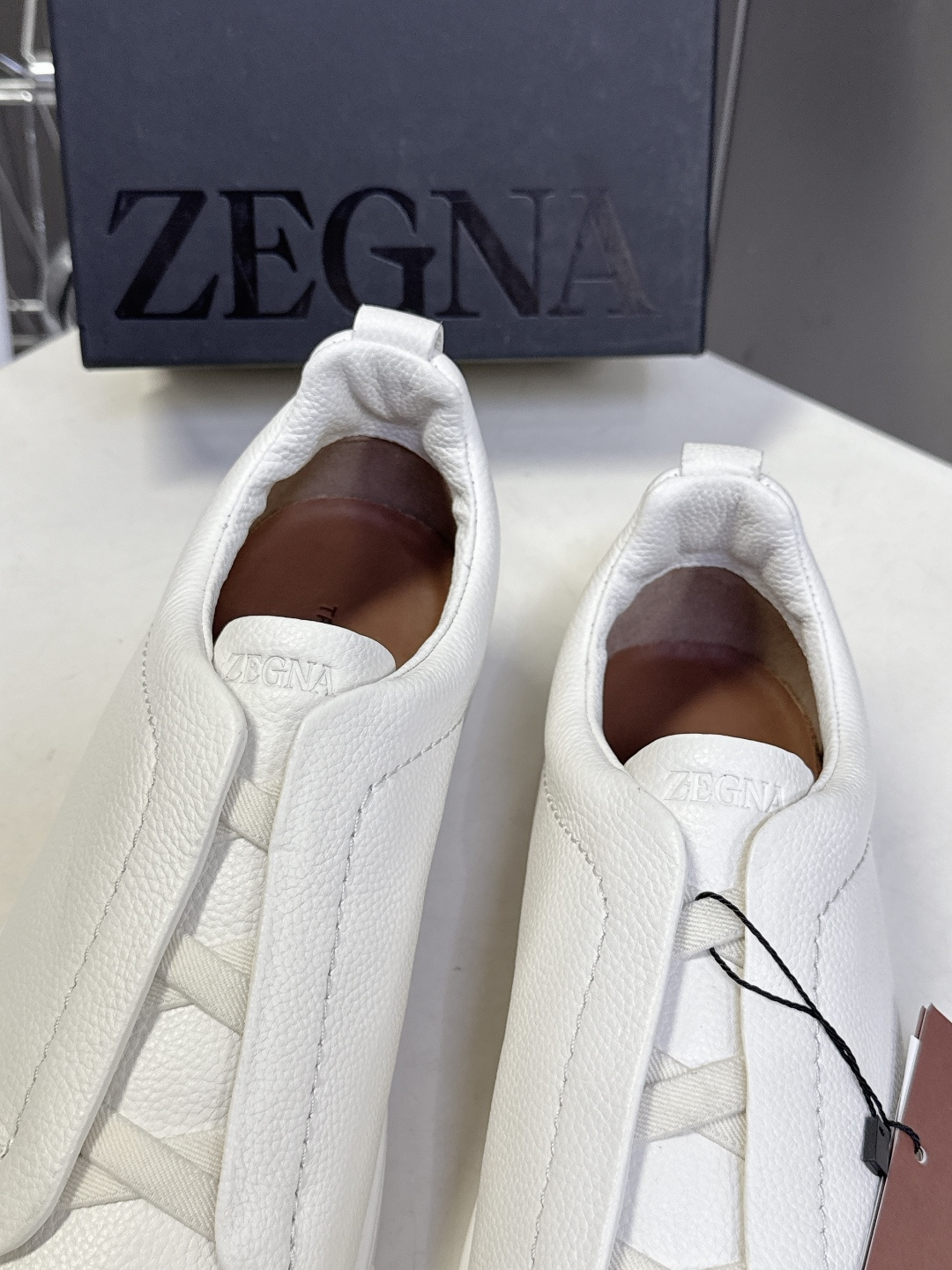 杰尼亚Ermenegildo Zegna春夏最新款一脚蹬休闲鞋超多明星网红种草 属于品牌标志性的“老钱风