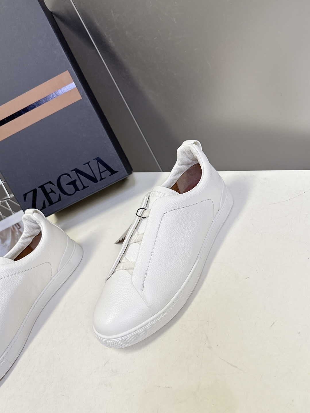 杰尼亚Ermenegildo Zegna春夏最新款一脚蹬休闲鞋超多明星网红种草 属于品牌标志性的“老钱风