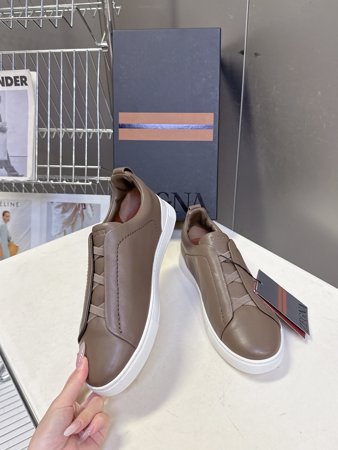 杰尼亚Ermenegildo Zegna春夏最新款一脚蹬休闲鞋超多明星网红种草 属于品牌标志性的“老钱风