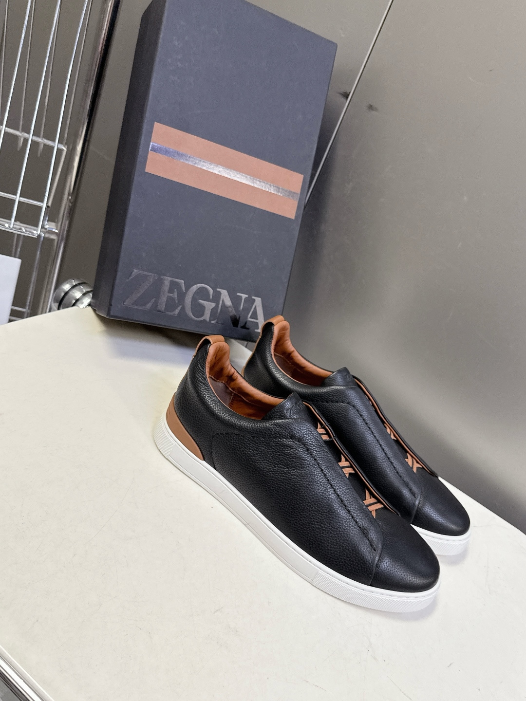 杰尼亚Ermenegildo Zegna春夏最新款一脚蹬休闲鞋超多明星网红种草 属于品牌标志性的“老钱风