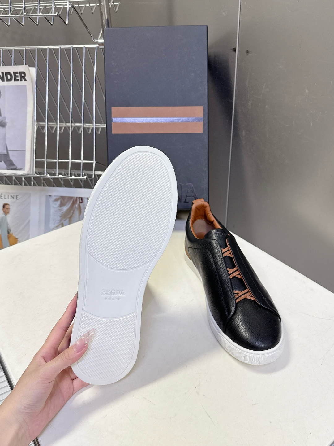 杰尼亚Ermenegildo Zegna春夏最新款一脚蹬休闲鞋超多明星网红种草 属于品牌标志性的“老钱风