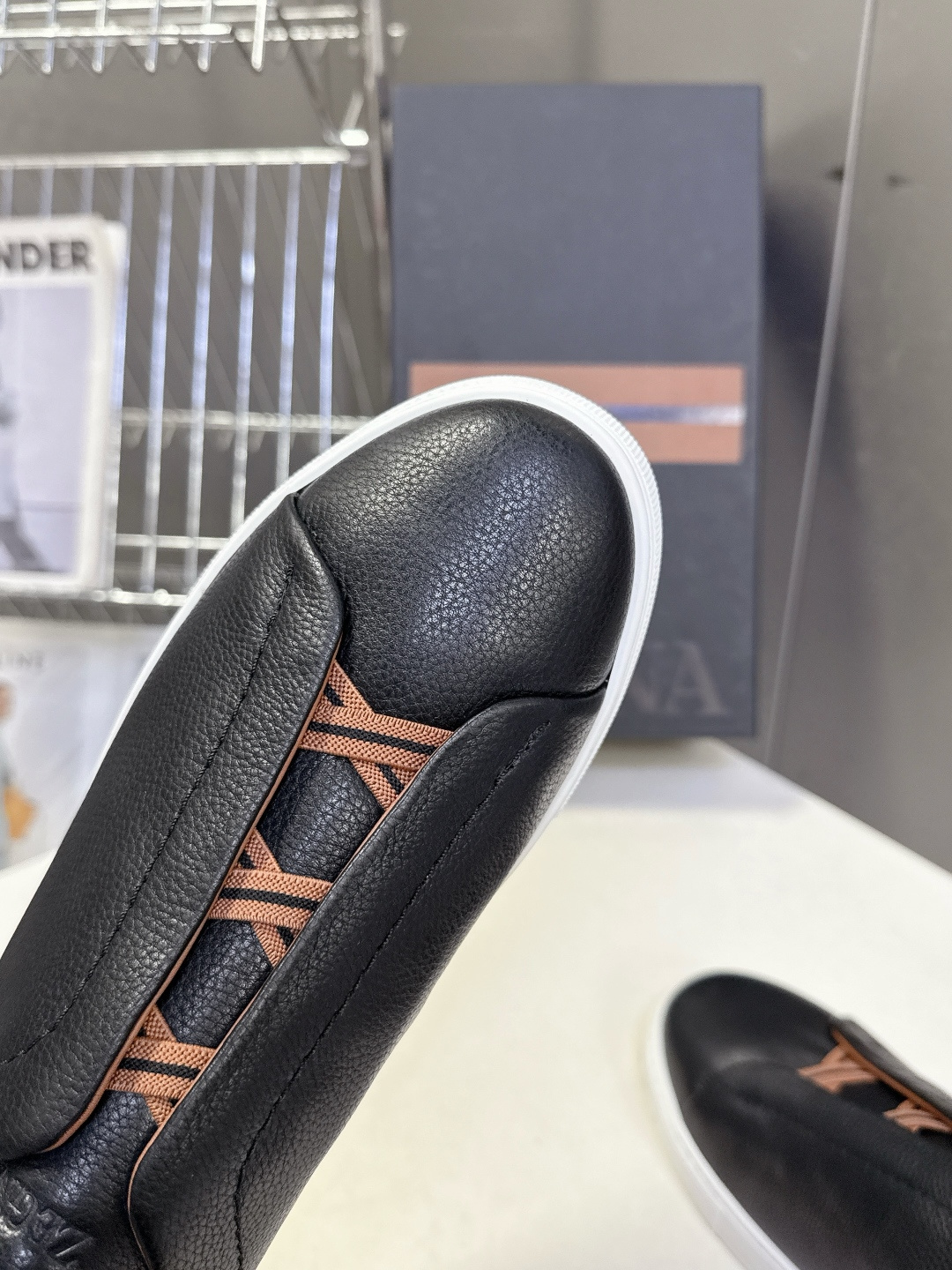 杰尼亚Ermenegildo Zegna春夏最新款一脚蹬休闲鞋超多明星网红种草 属于品牌标志性的“老钱风