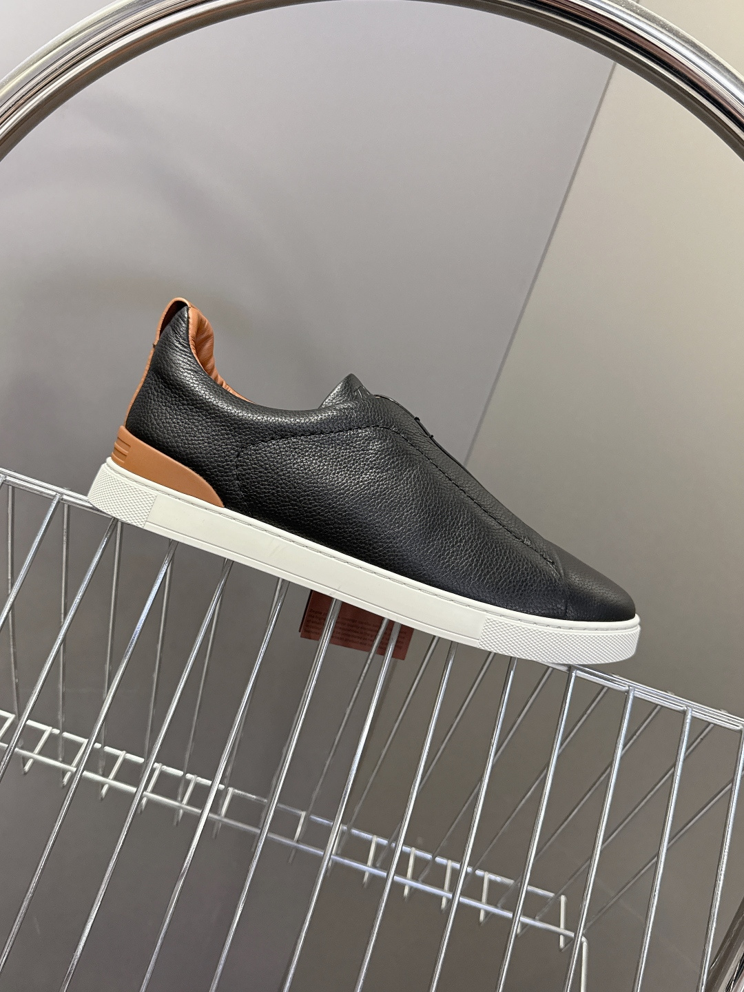 杰尼亚Ermenegildo Zegna春夏最新款一脚蹬休闲鞋超多明星网红种草 属于品牌标志性的“老钱风