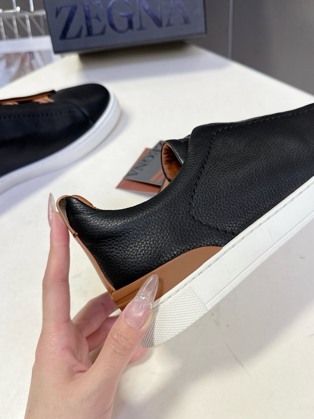 杰尼亚Ermenegildo Zegna春夏最新款一脚蹬休闲鞋超多明星网红种草 属于品牌标志性的“老钱风