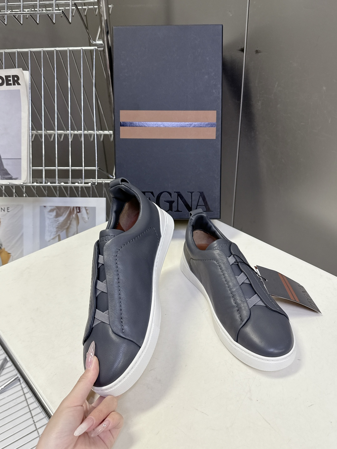 杰尼亚Ermenegildo Zegna春夏最新款一脚蹬休闲鞋超多明星网红种草 属于品牌标志性的“老钱风