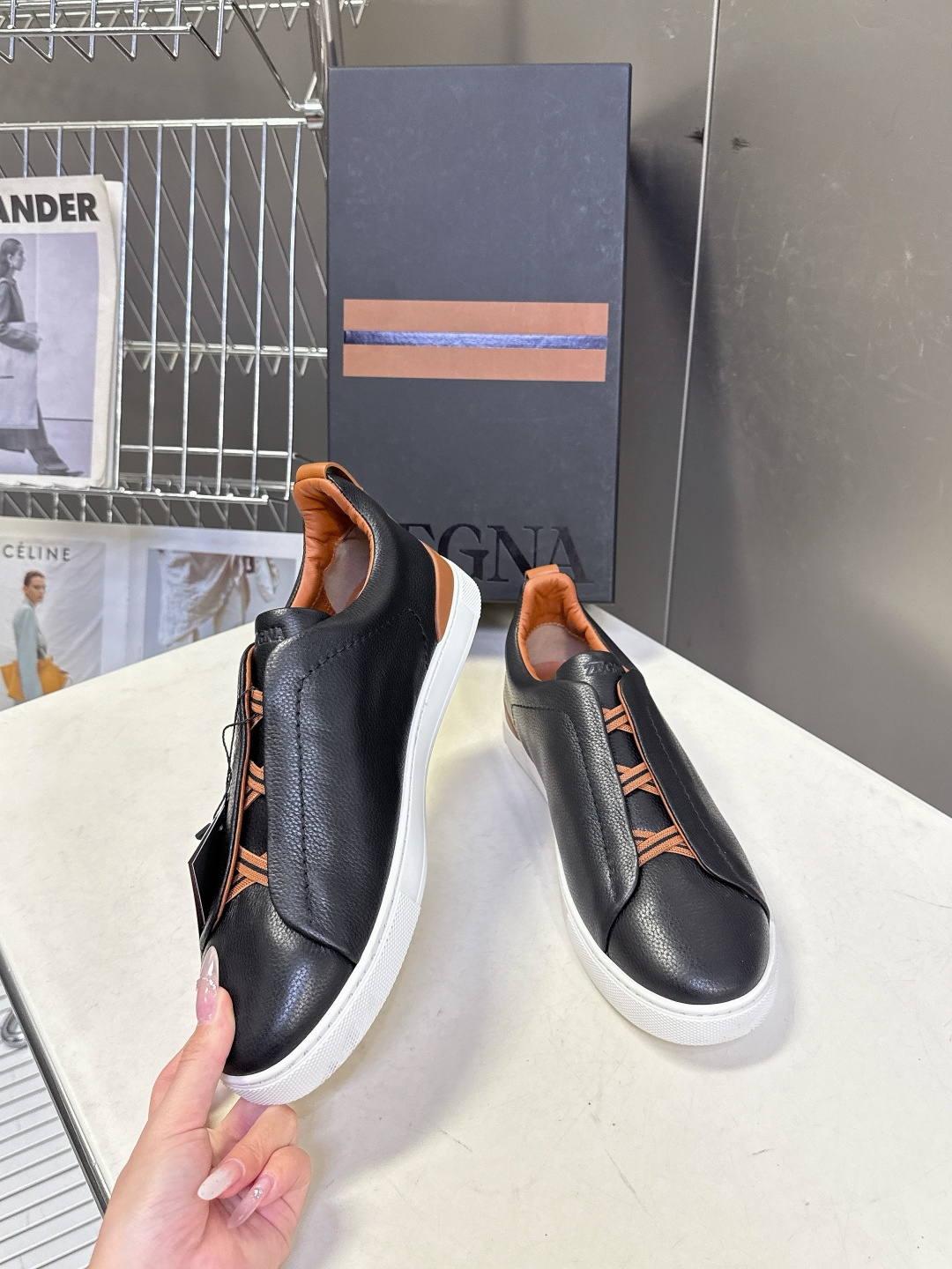 杰尼亚Ermenegildo Zegna春夏最新款一脚蹬休闲鞋超多明星网红种草 属于品牌标志性的“老钱风