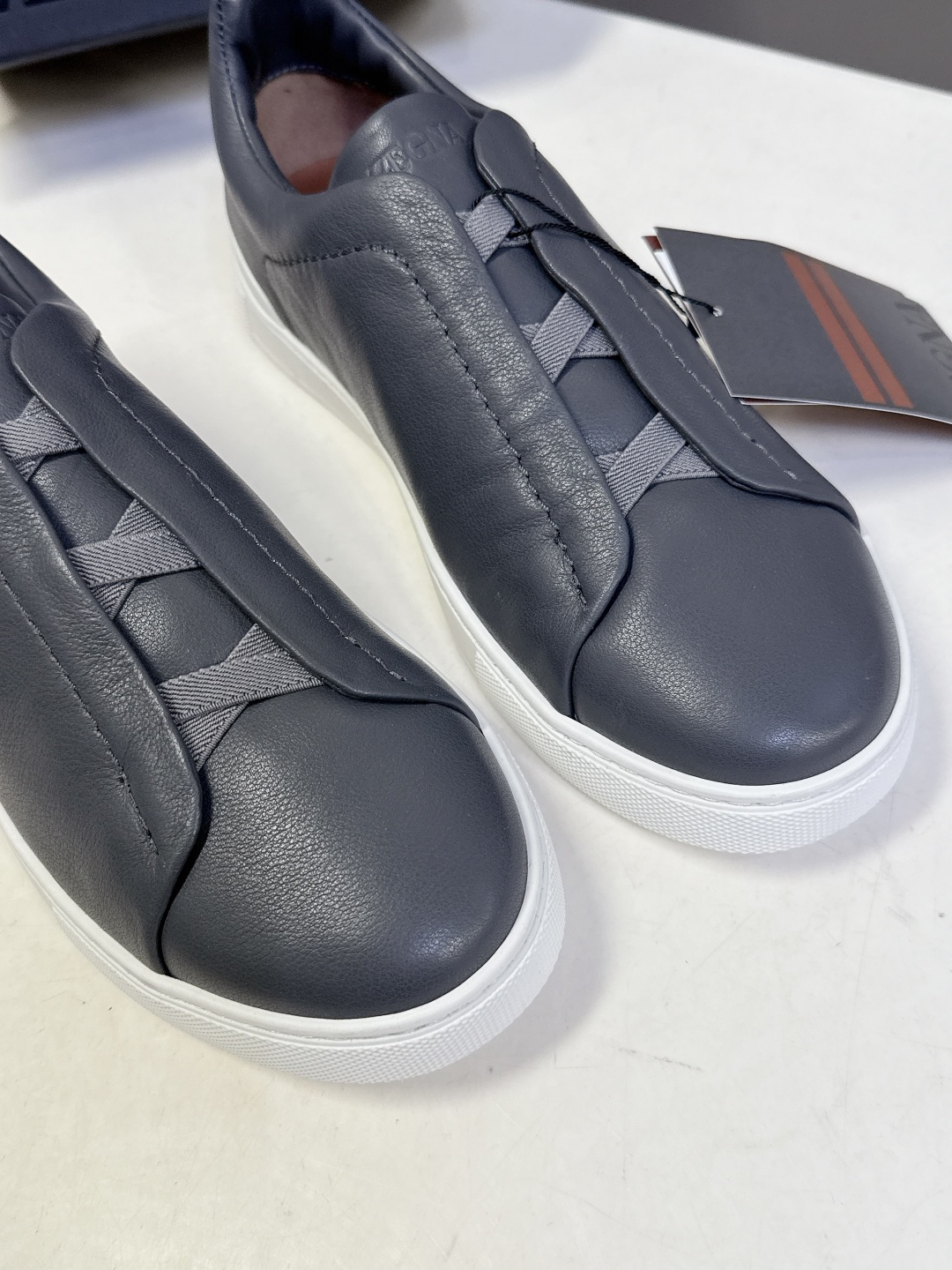 杰尼亚Ermenegildo Zegna春夏最新款一脚蹬休闲鞋超多明星网红种草 属于品牌标志性的“老钱风