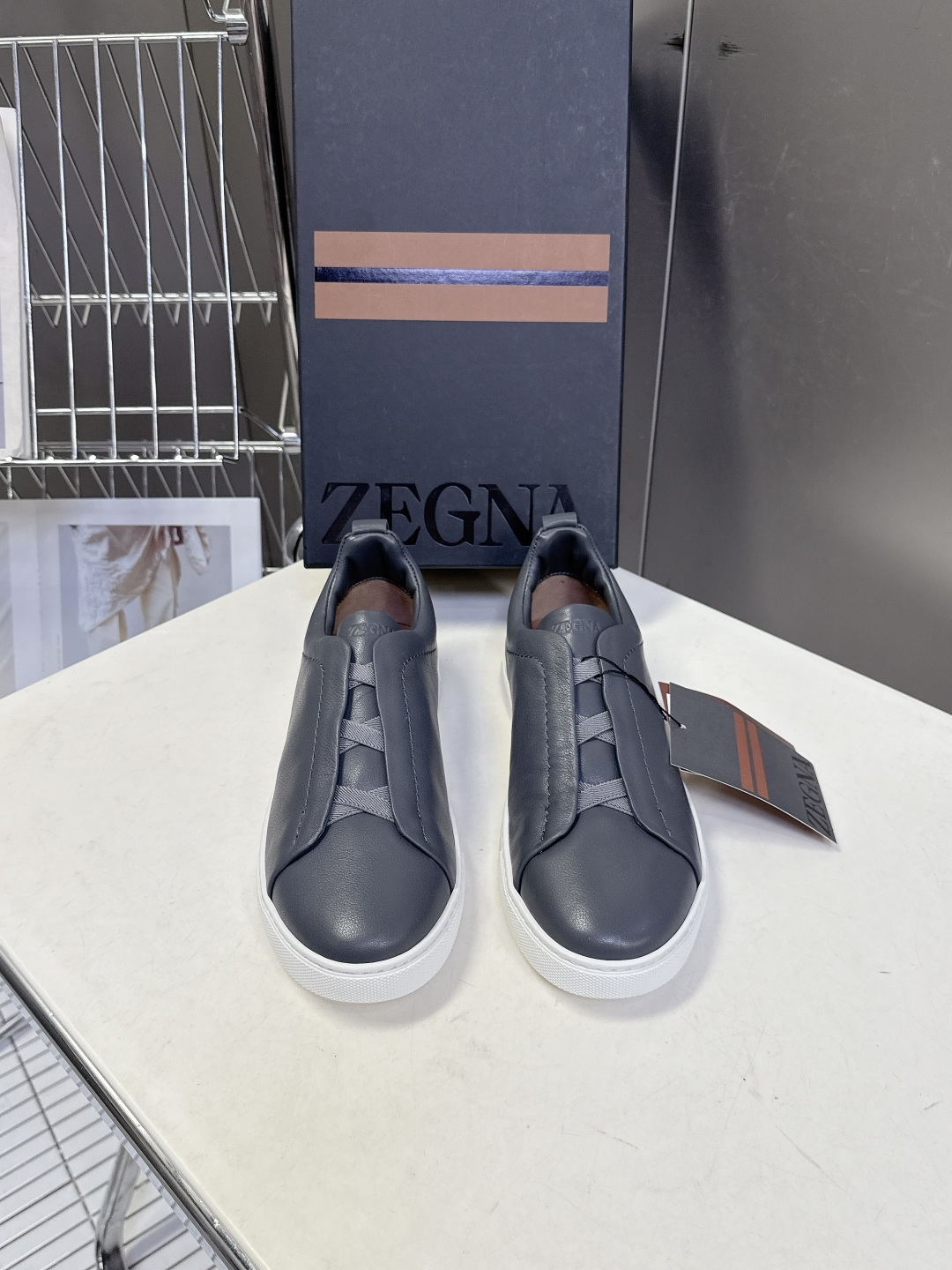 杰尼亚Ermenegildo Zegna春夏最新款一脚蹬休闲鞋超多明星网红种草 属于品牌标志性的“老钱风