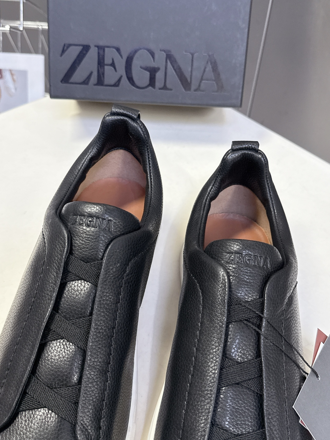 杰尼亚Ermenegildo Zegna春夏最新款一脚蹬休闲鞋超多明星网红种草 属于品牌标志性的“老钱风