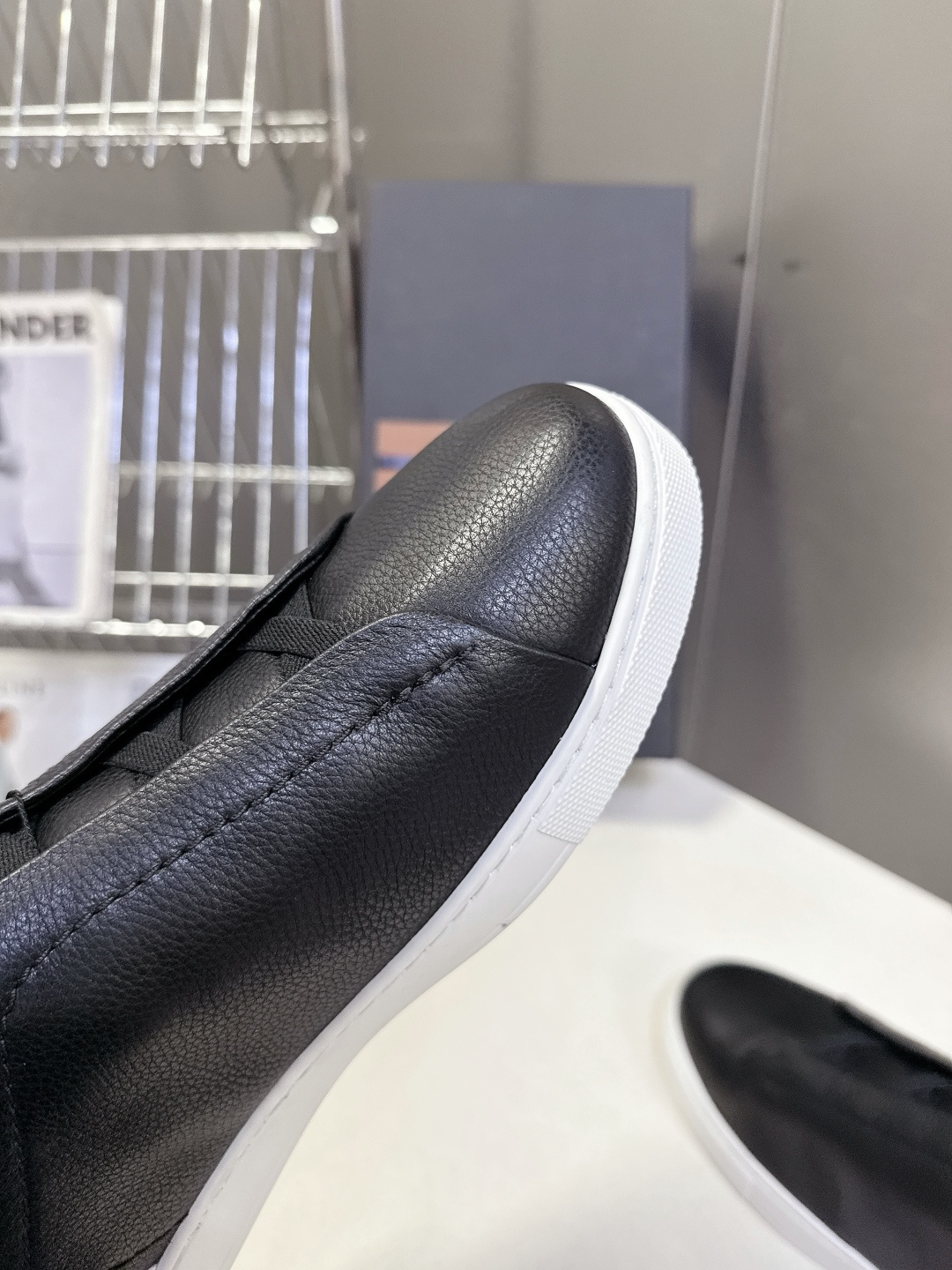 杰尼亚Ermenegildo Zegna春夏最新款一脚蹬休闲鞋超多明星网红种草 属于品牌标志性的“老钱风