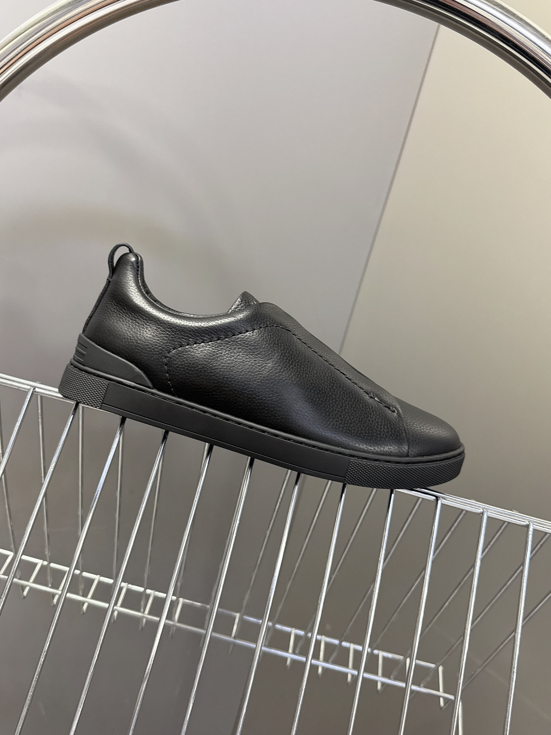 杰尼亚Ermenegildo Zegna春夏最新款一脚蹬休闲鞋超多明星网红种草 属于品牌标志性的“老钱风